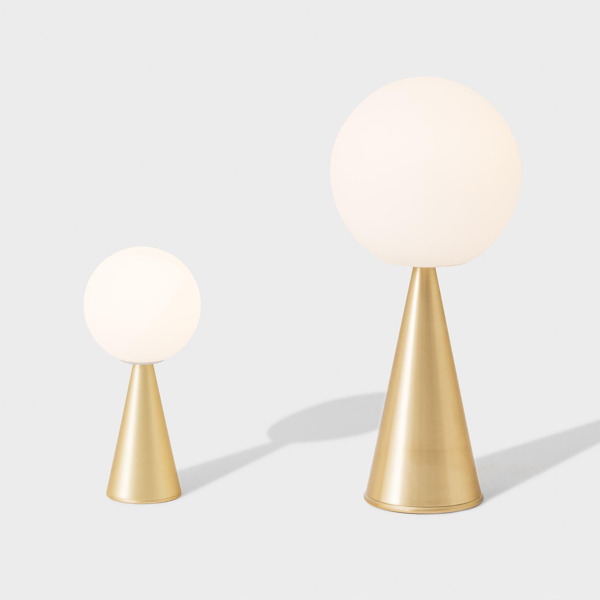 Gio Ponti Lámpara de sobremesa 'Bilia Mini' de latón y cristal opalino para Fontana Arte en Nuevo estado para la venta en Glendale, CA