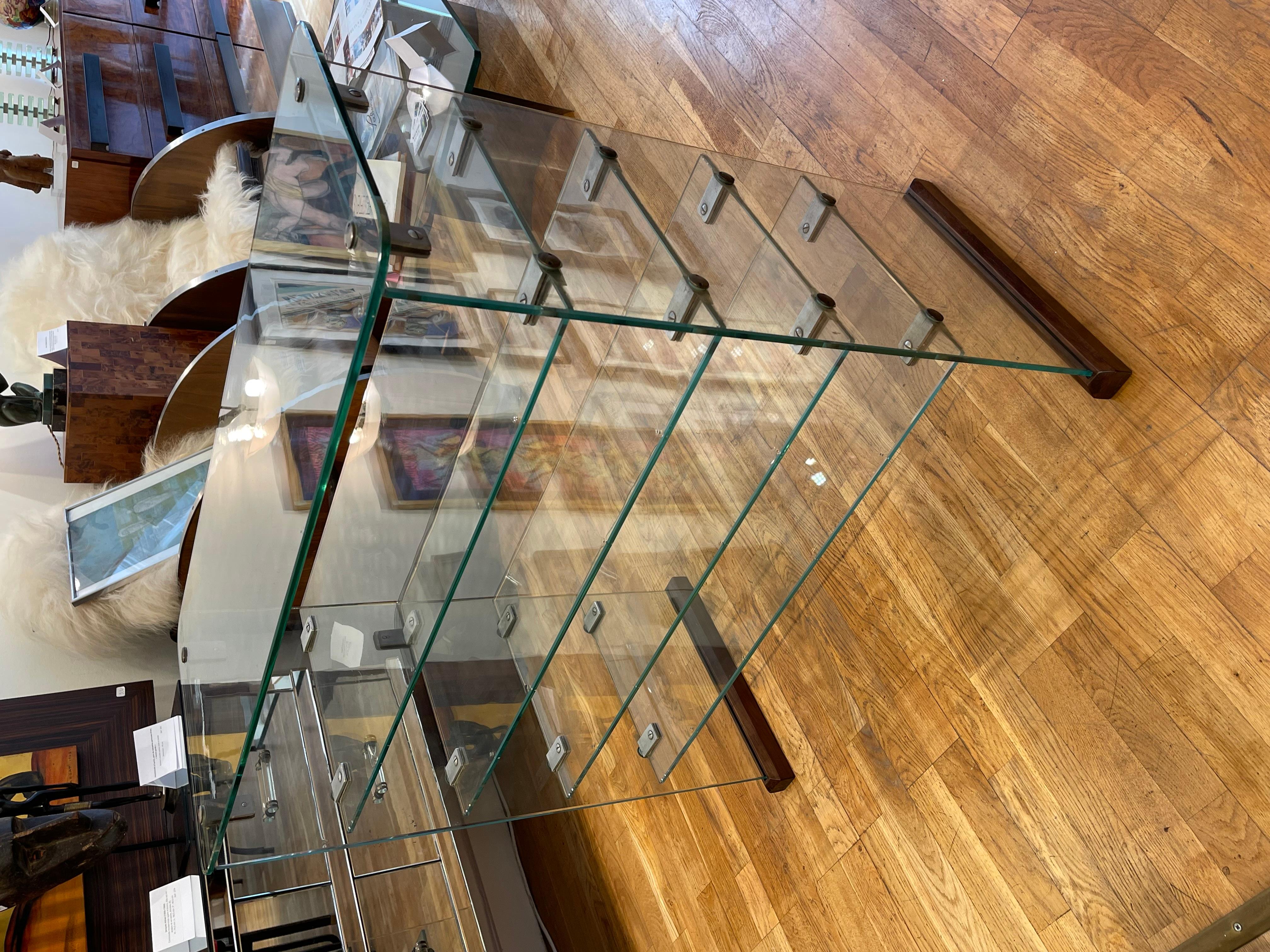 GIO PONTI, Exceptionnal brass and glass shelf, Circa 1939 In Good Condition For Sale In Paris, FR