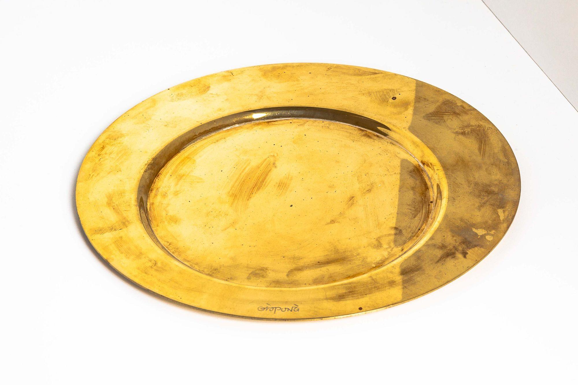 Gio Ponti Brass Plate by Cleto Munari
Impressed signature to each example 'Gio Ponti'. Impressed manufacturer's mark to verso of one example ‘Cleto Munari Forme Contemporanee Brass Plate Impressed manufacturer's mark to verso.