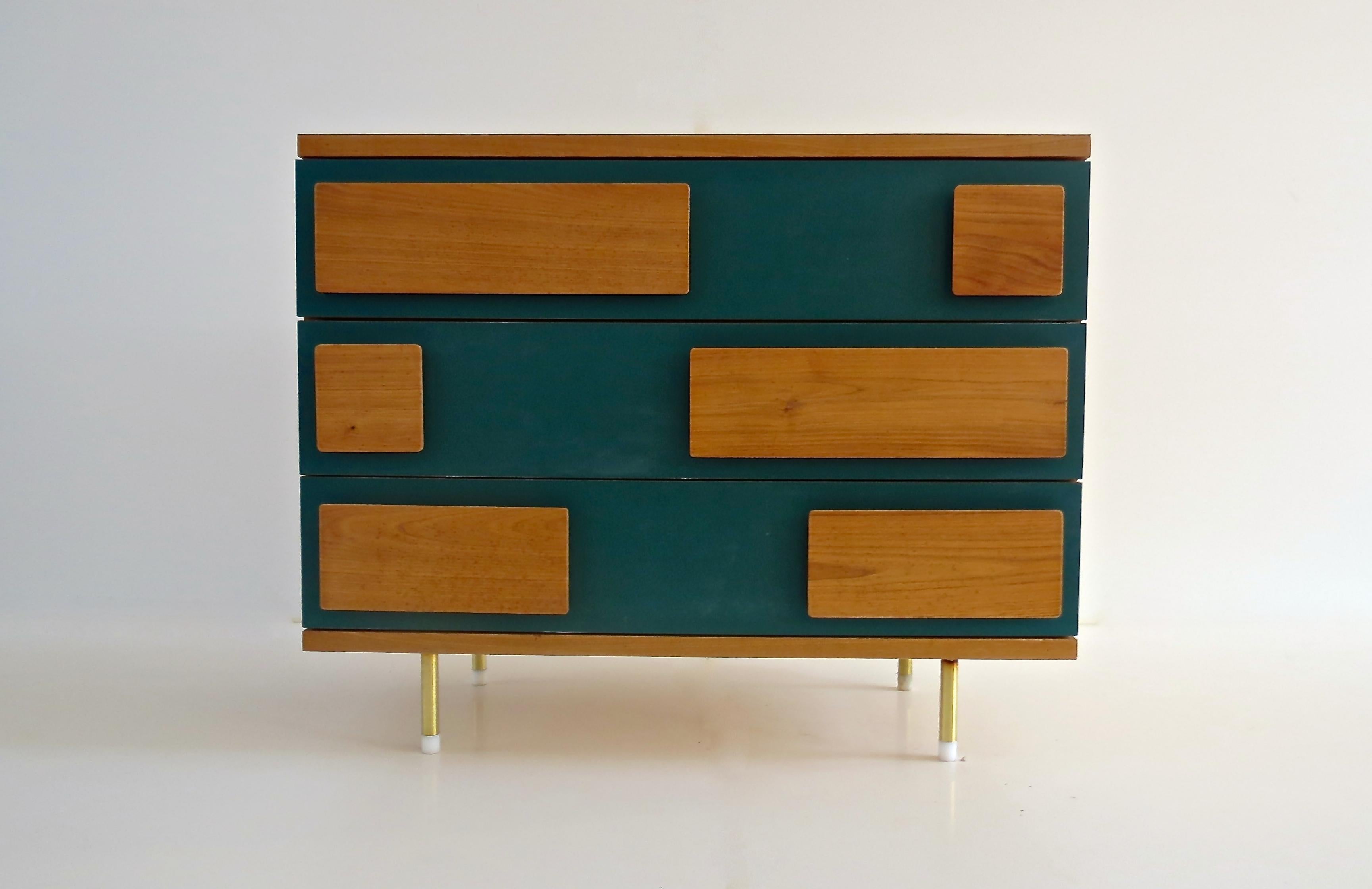 Important cabinet by Gio Ponti produced for Hotel Parco dei Principi in Rome, 1964
Chest of drawers produced by Giordano Chiesa
Three drawers
chestnut wood formica brass plastic
inscribed to reverse in blue crayon 23 ( room?)
Provenance: Hotel