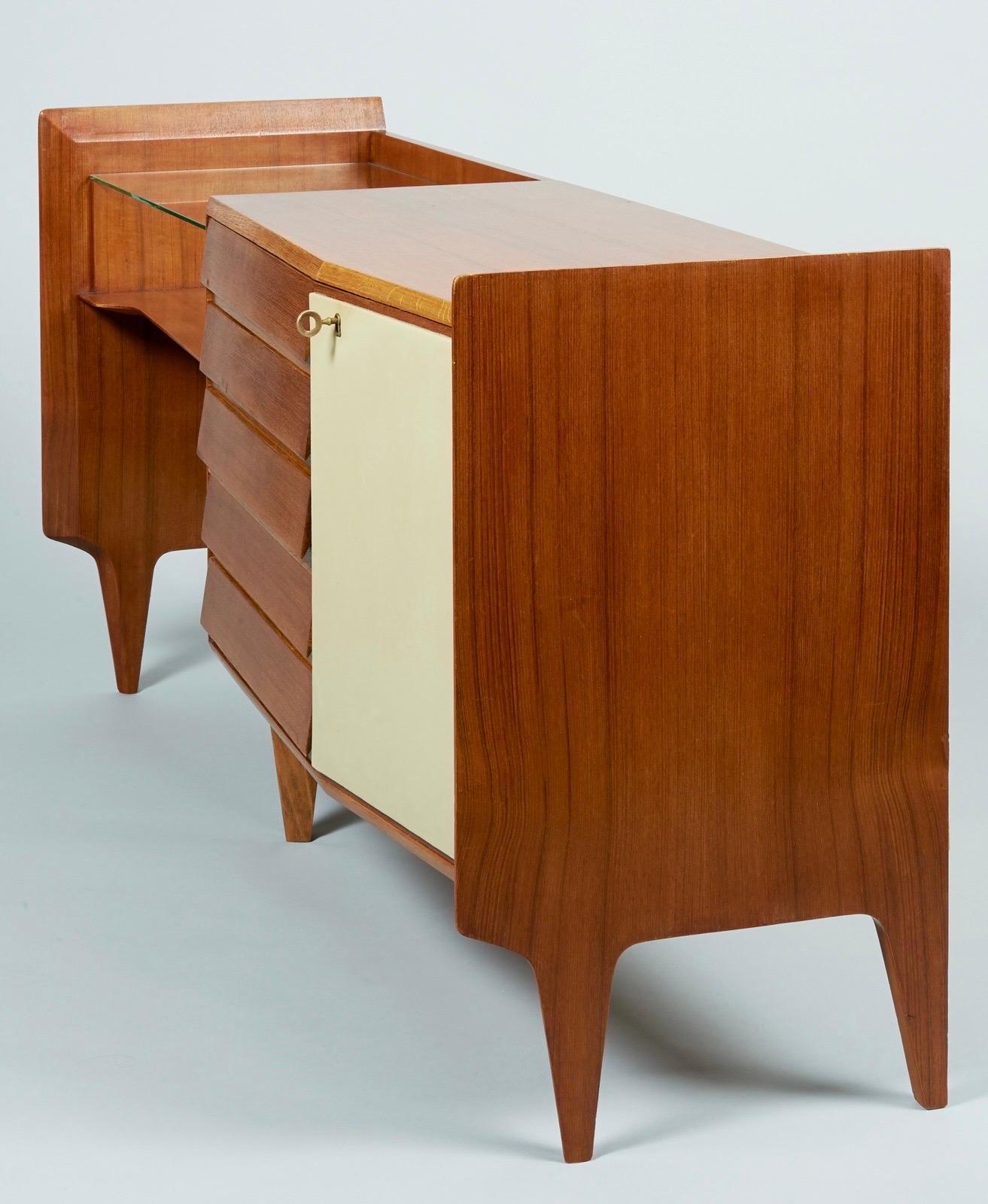 Gio Ponti: Cabinet in Mahogany, Glass, Skai, Italy 1950s In Good Condition For Sale In New York, NY