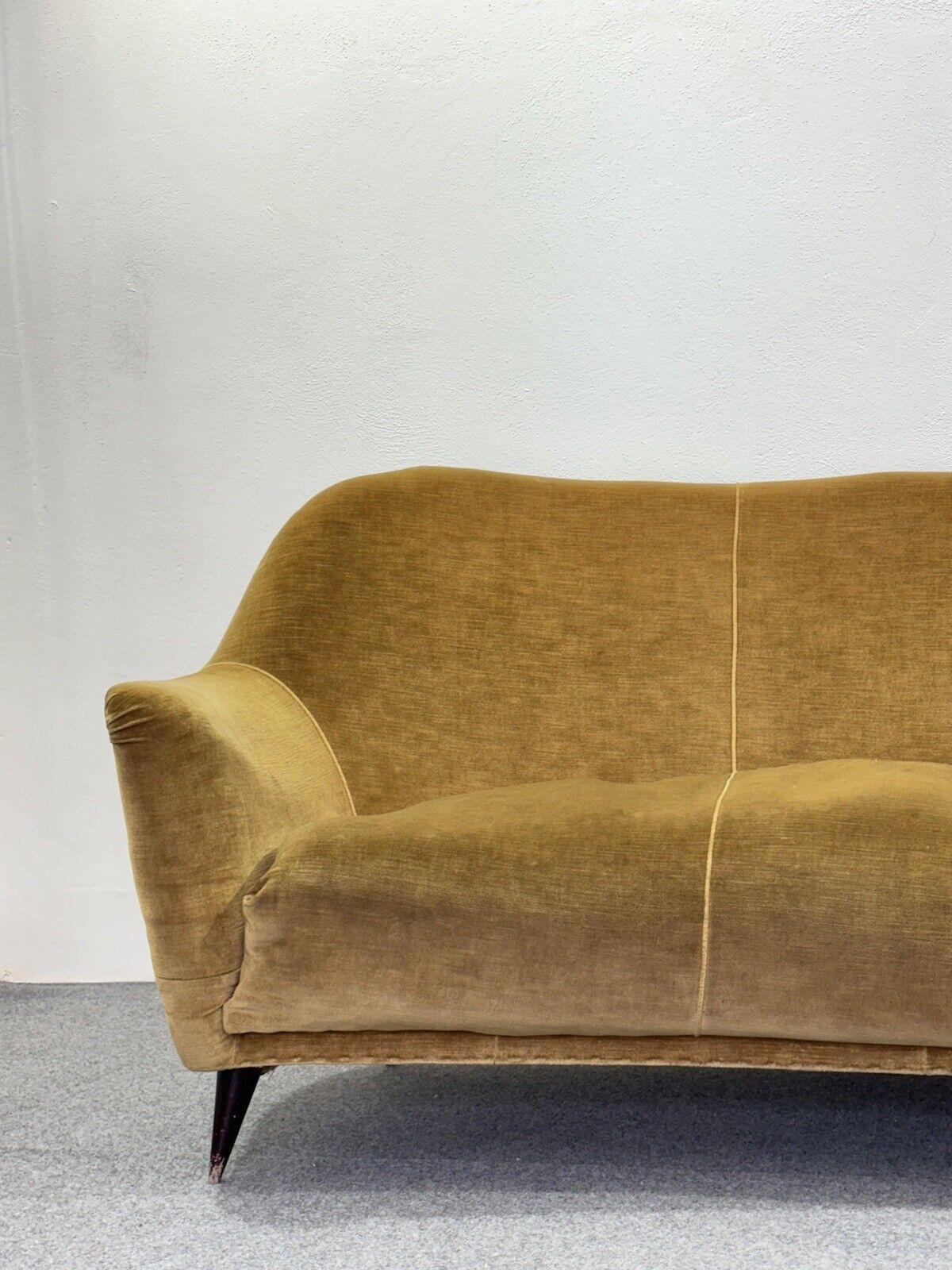 Gio Ponti Home & Garden Sofa Velvet Mid-Century 3 Seater 1950's Modernism en vente 3