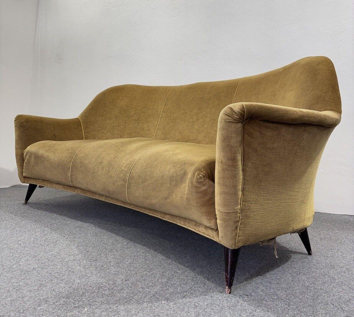 Mid-Century Modern Gio Ponti Home & Garden Sofa Velvet Mid-Century 3 Seater 1950's Modernism en vente