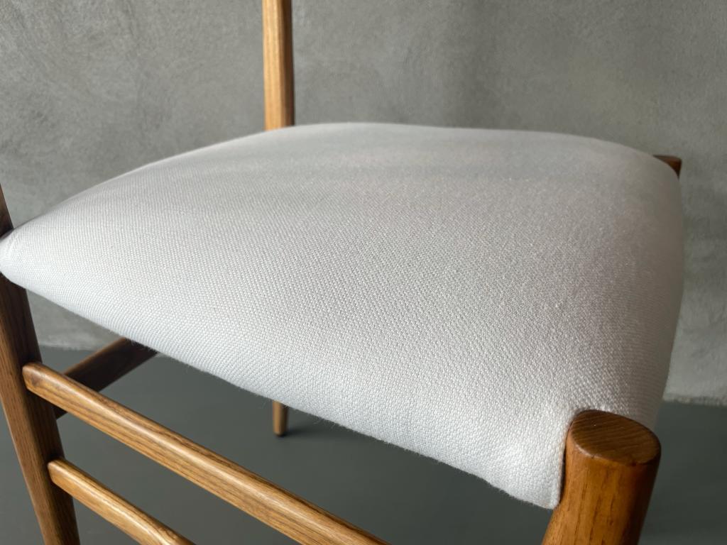 Mid-Century Modern Gio Ponti Cassina Mod. 646 Leggera Chair Ash Wood White Padded Fabric Italy 1952