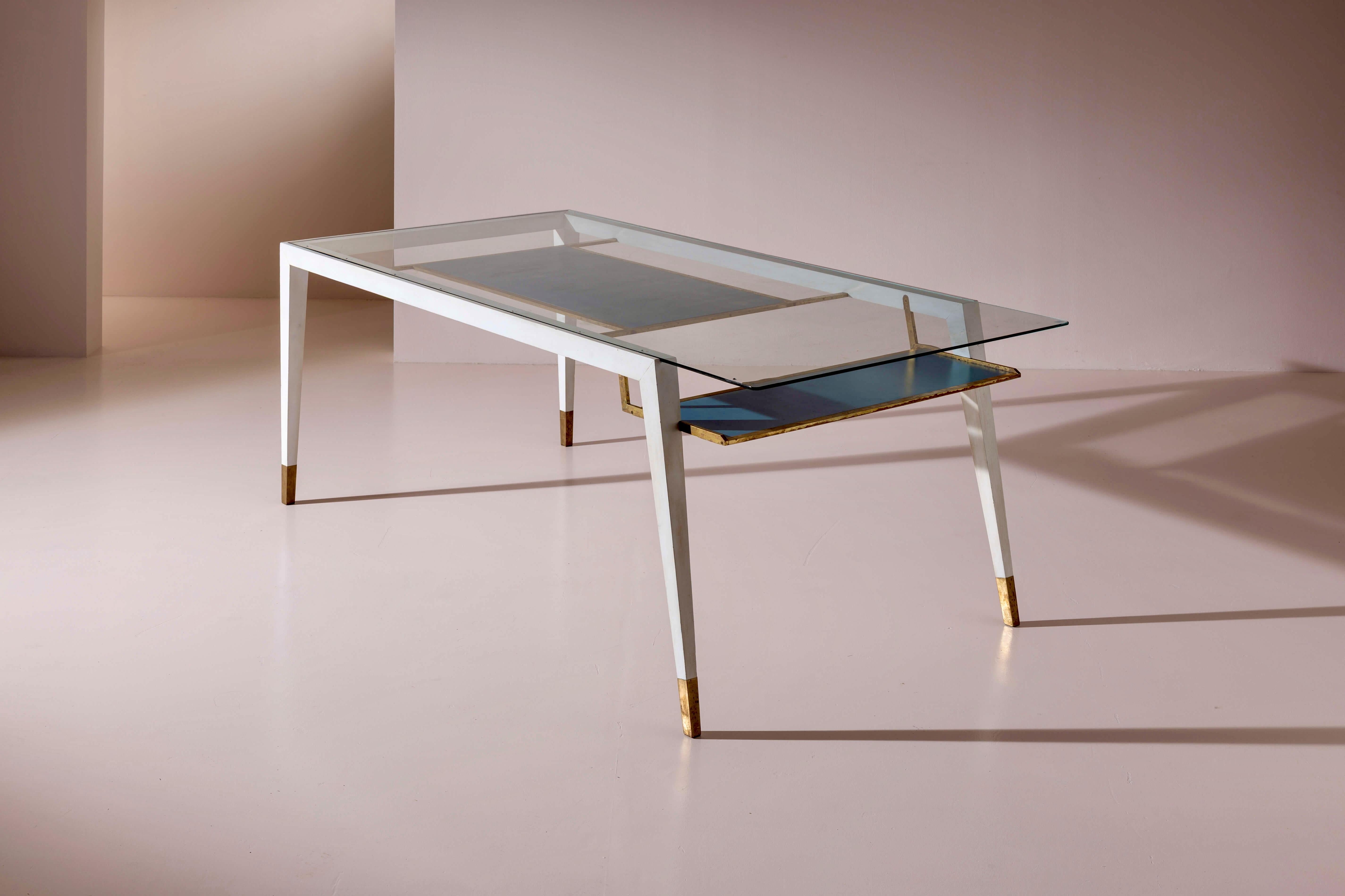 Mesa expositora de nogal y cristal certificada por Gio Ponti para A.P.E.M., Italia, 1946 mediados del siglo XX en venta