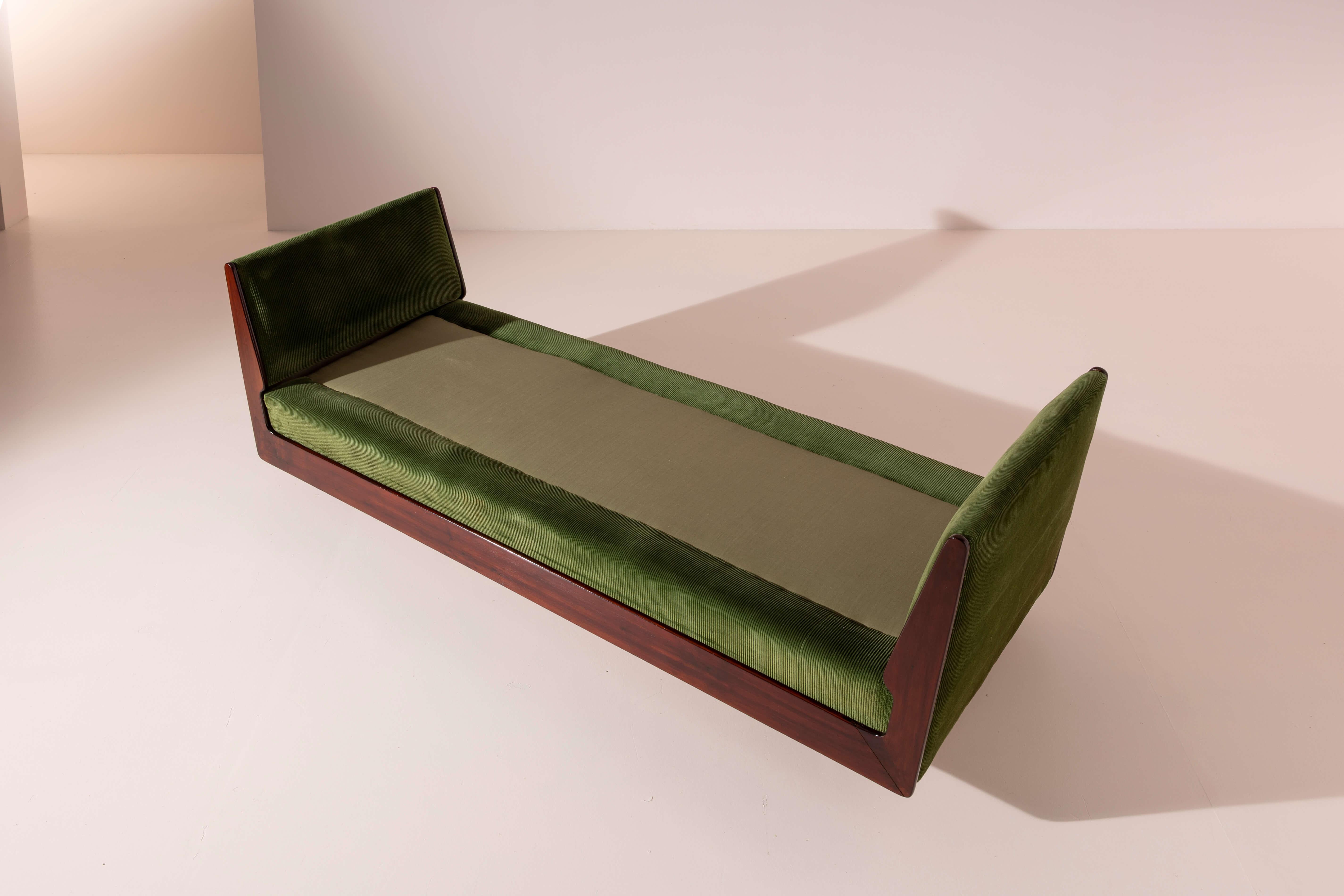 Canapé-lit en noyer certifié et velours de Gio Ponti, Italie, années 1940 en vente 9