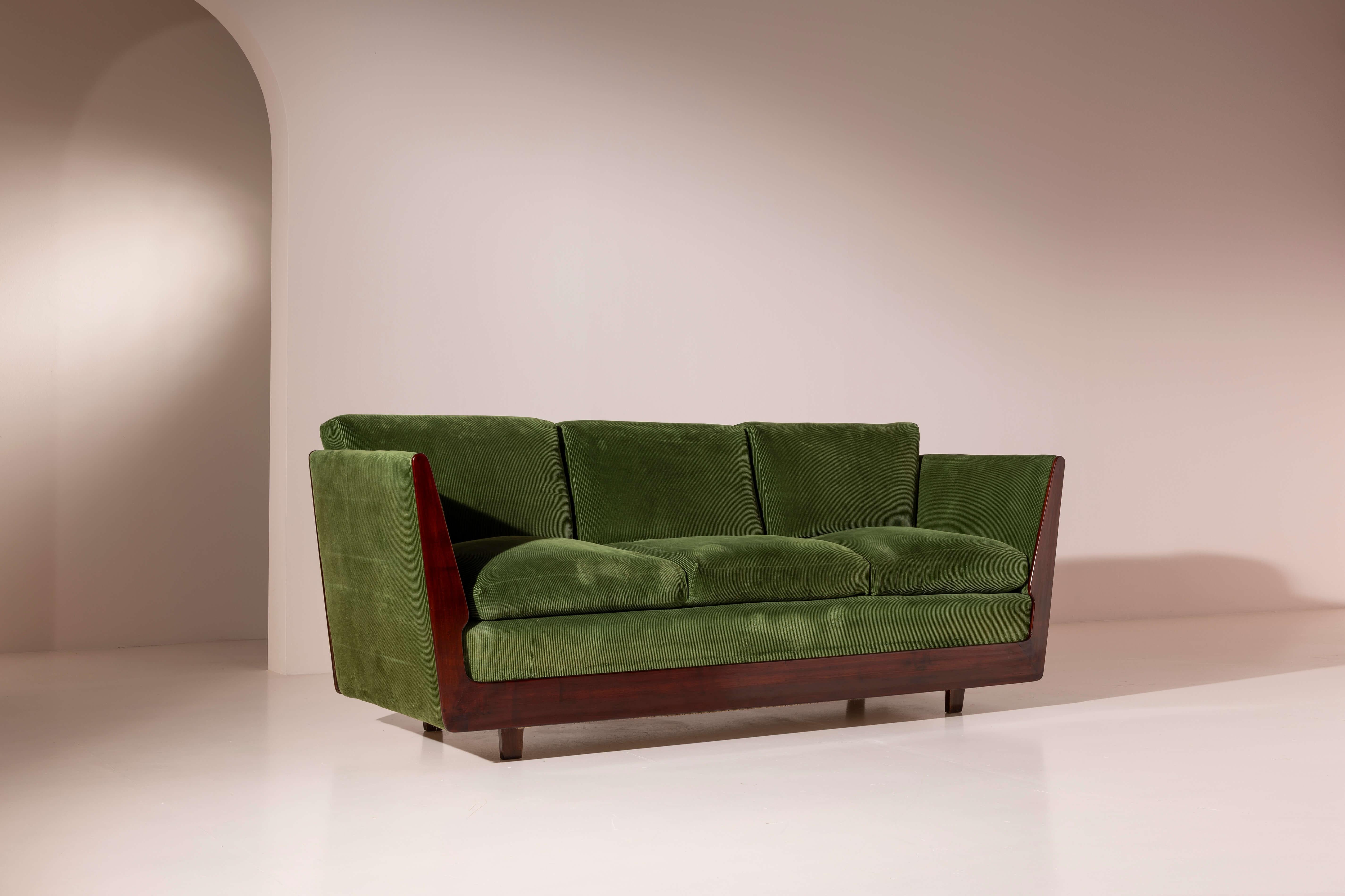 italien Canapé-lit en noyer certifié et velours de Gio Ponti, Italie, années 1940 en vente