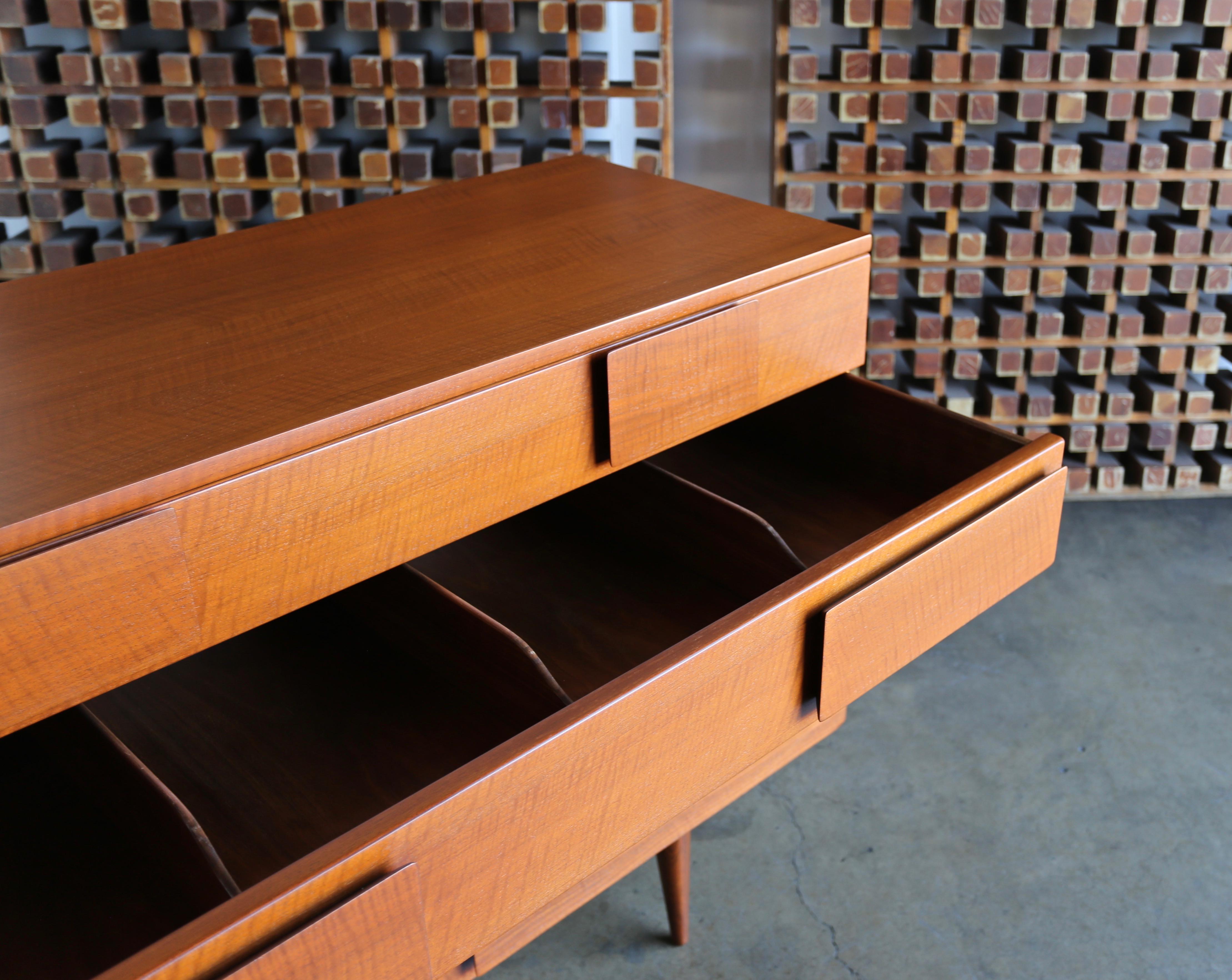 Gio Ponti Chest for Singer & Sons, Model 2129, circa 1955 1