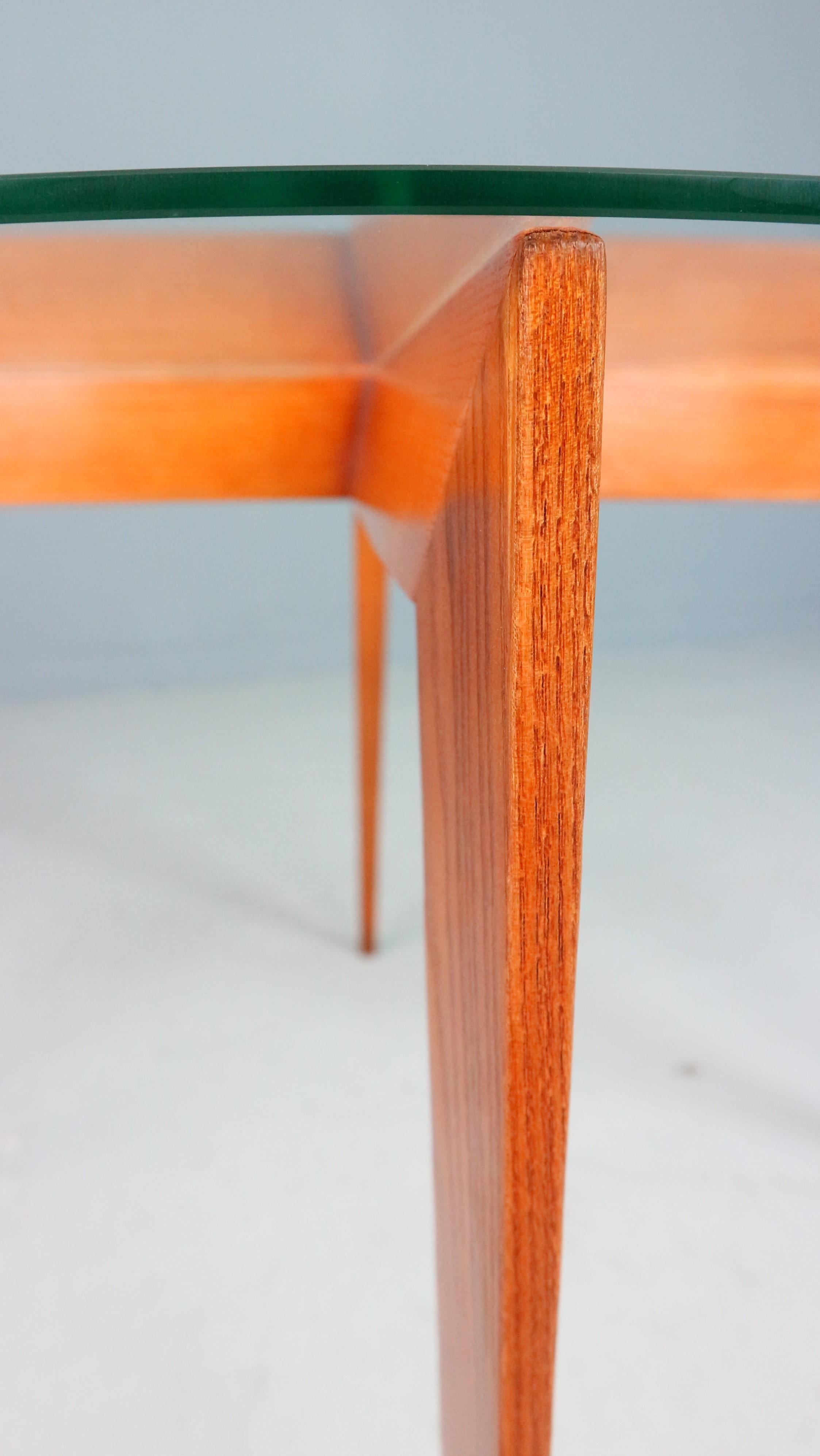 Gio Ponti Coffee Table for Isa Bergamo in oak with Round Cristal Top, 1957 For Sale 4