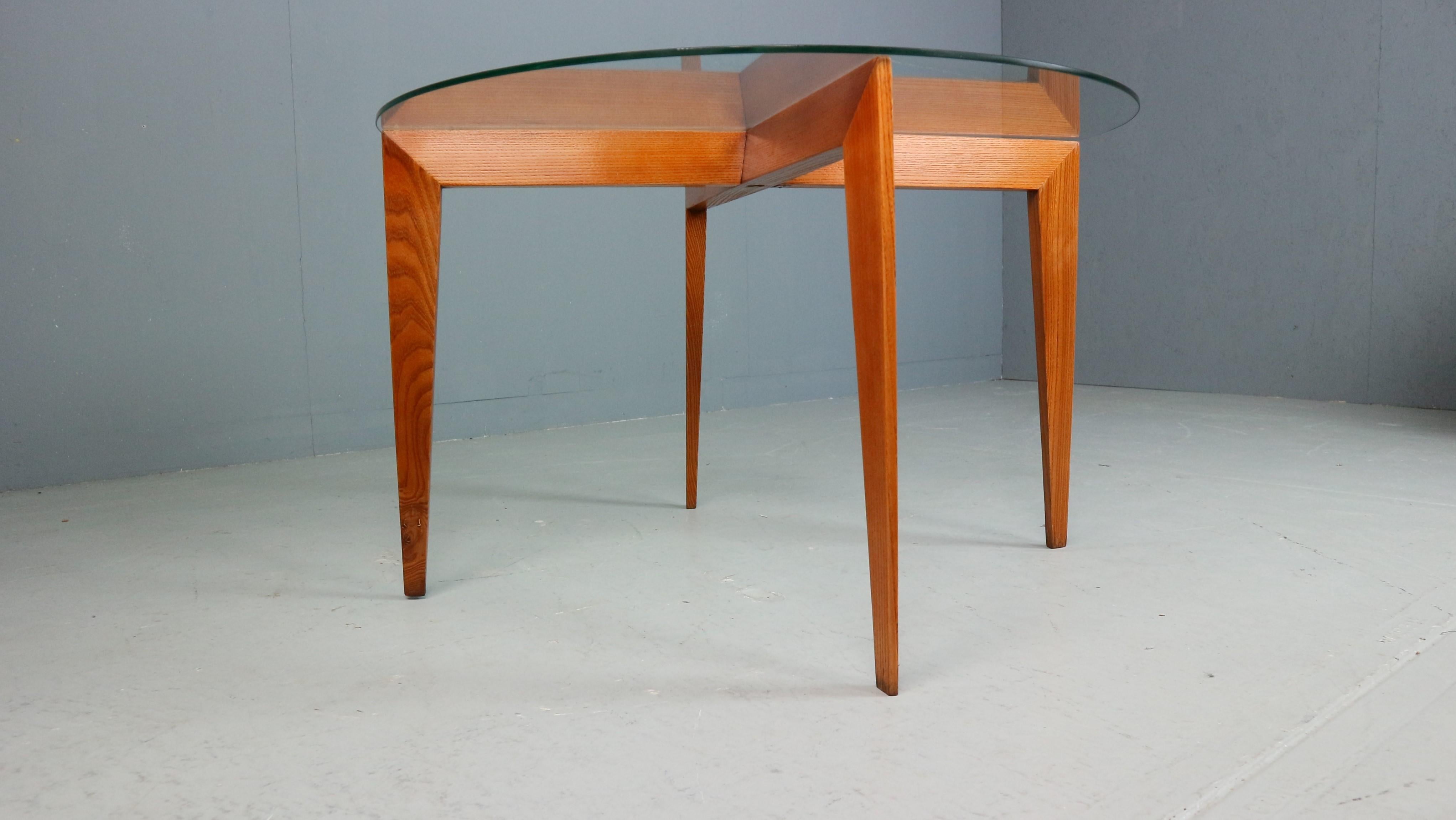 Gio Ponti Coffee Table for Isa Bergamo in oak with Round Cristal Top, 1957 For Sale 8