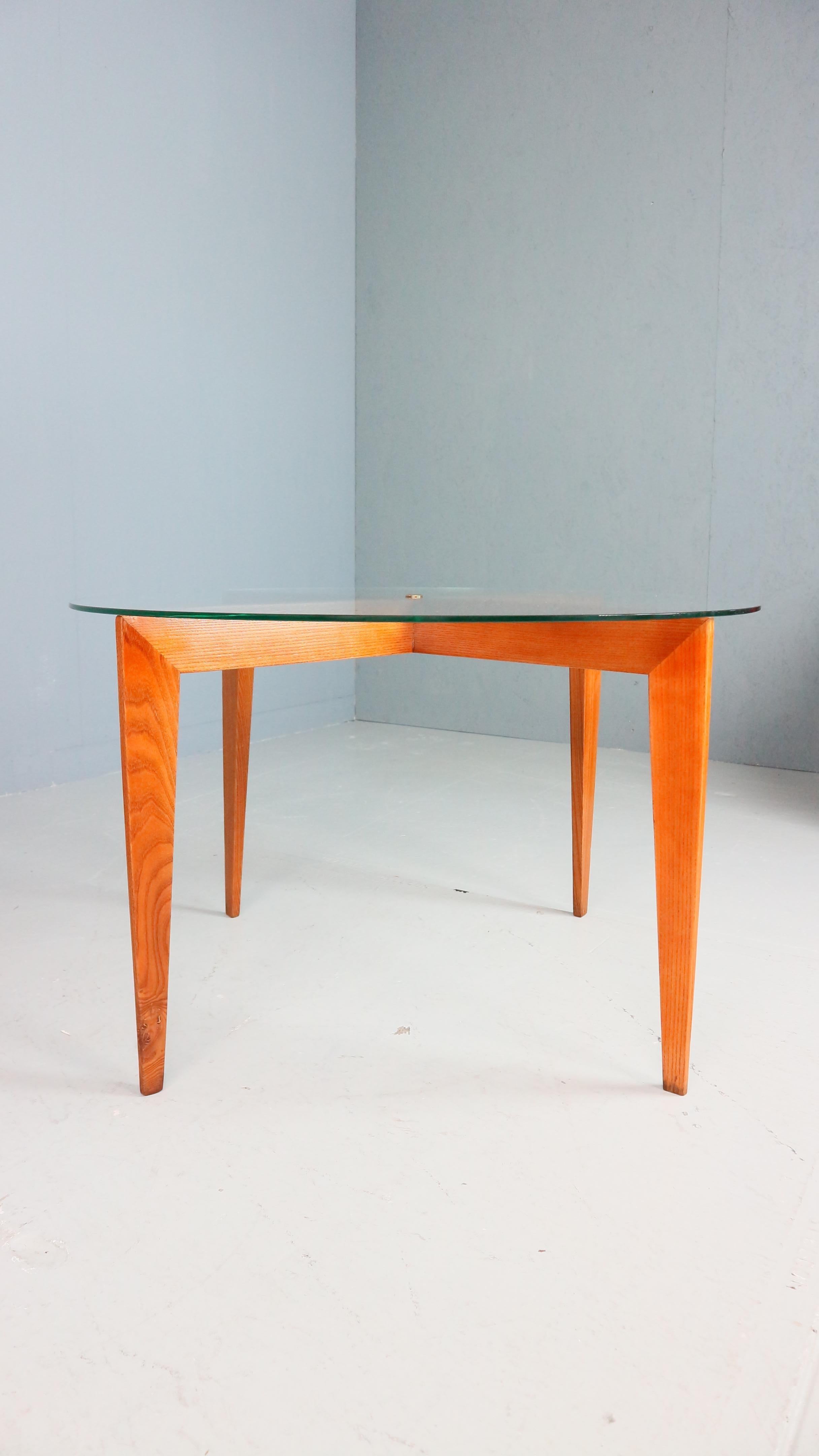 Gio Ponti Coffee Table for Isa Bergamo in oak with Round Cristal Top, 1957 For Sale 9