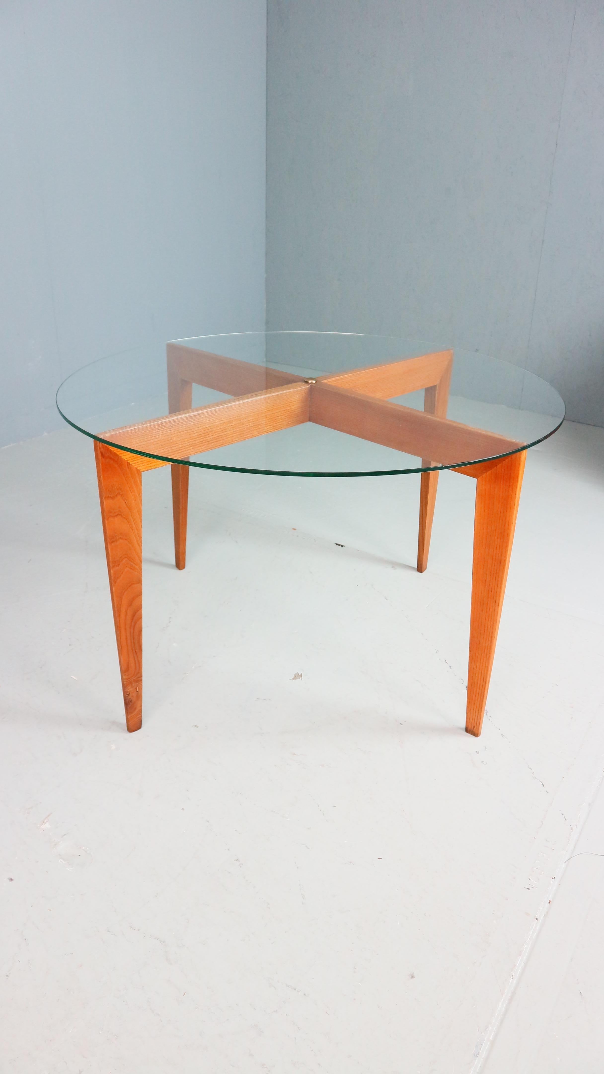 Gio Ponti Coffee Table for Isa Bergamo in oak with Round Cristal Top, 1957 For Sale 10