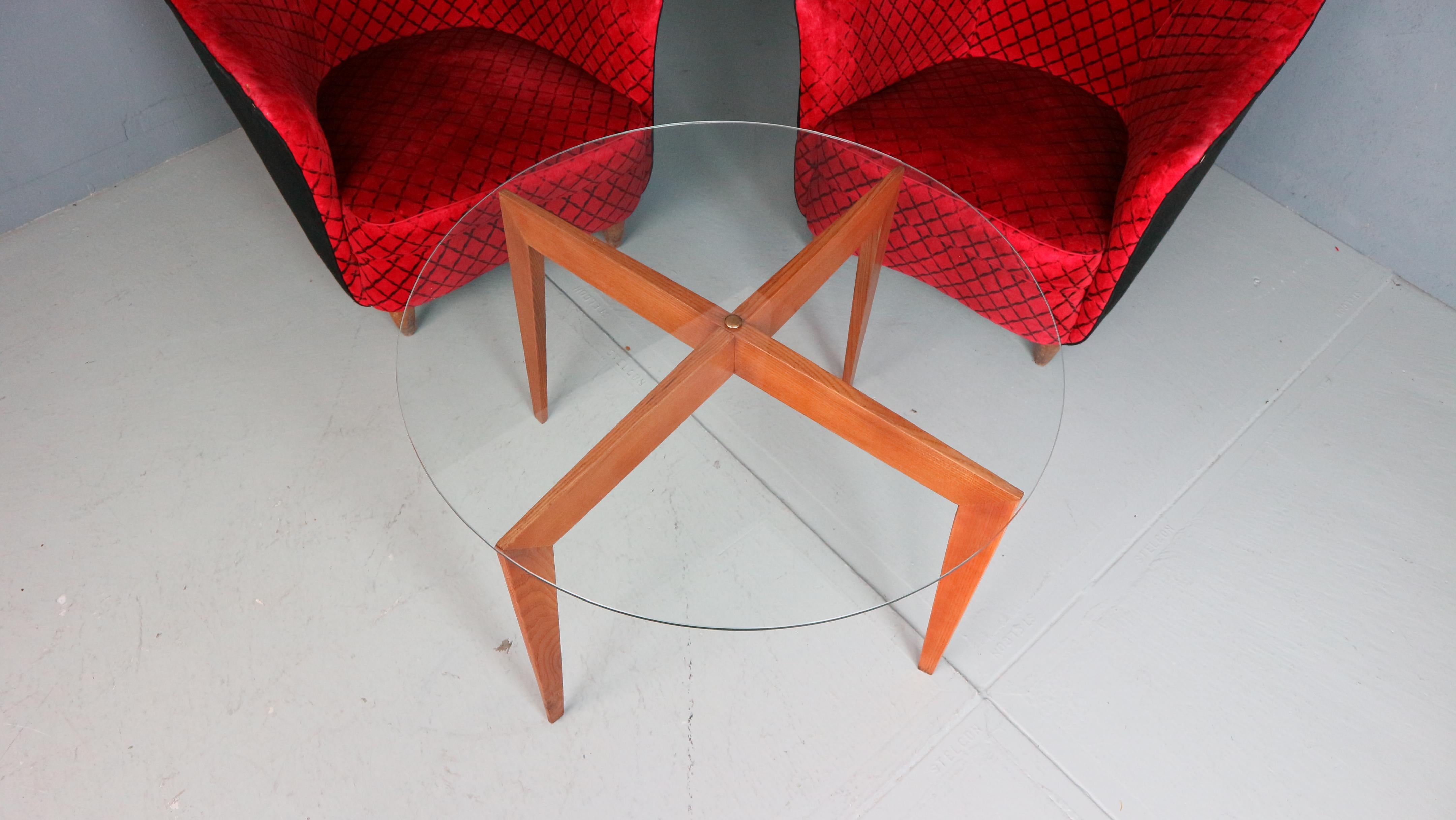 Italian Gio Ponti Coffee Table for Isa Bergamo in oak with Round Cristal Top, 1957 For Sale