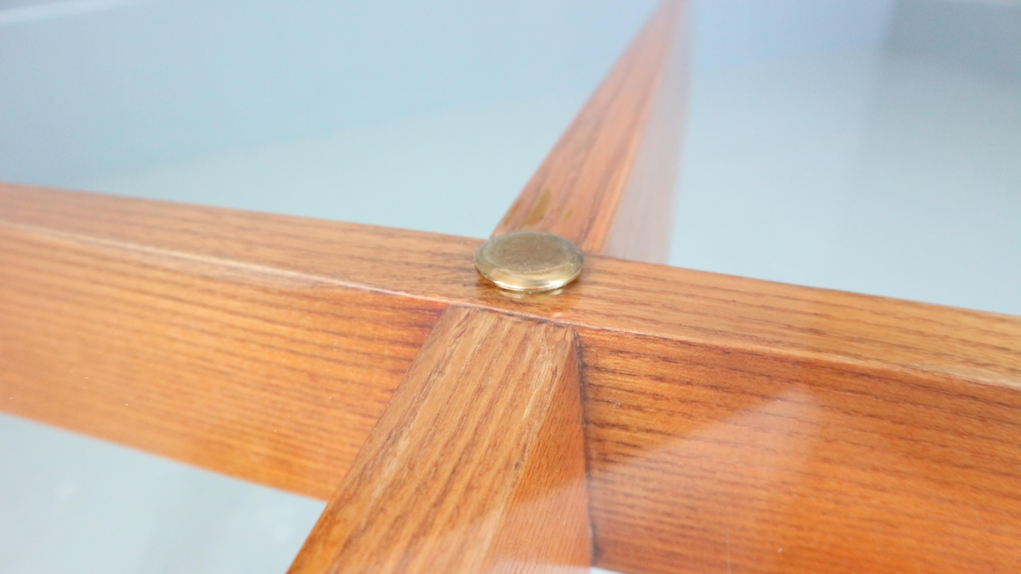 20th Century Gio Ponti Coffee Table for Isa Bergamo in oak with Round Cristal Top, 1957 For Sale