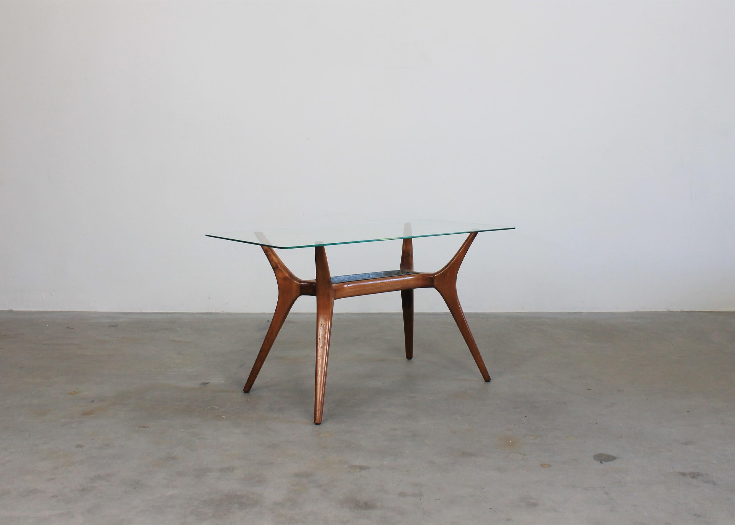 Occasional table with structure in wood with a removable center part in sheet metal and a rectangular shaped table top, designe by Gio Ponti and produced by Figli di Amedeo Cassina in the 1950s.

Gio Ponti was an icon of the modernist movement: the
