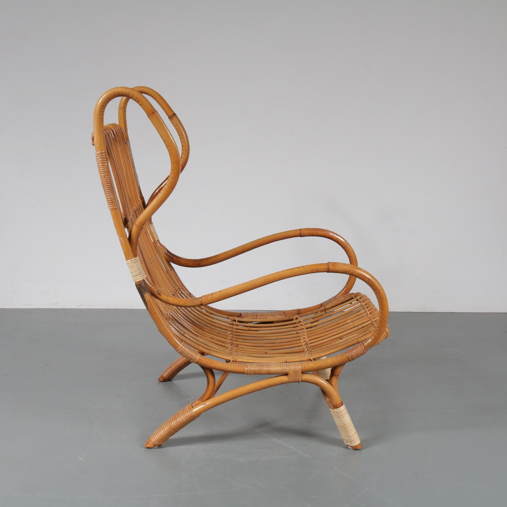This elegant lounge chair, named Continuum model BP16, was designed by Gio Ponti and manufactured by Bonacina in Italy, circa 1950.

This iconic piece of Italian design is very well crafted of high quality rattan, nicely shaped in different curves