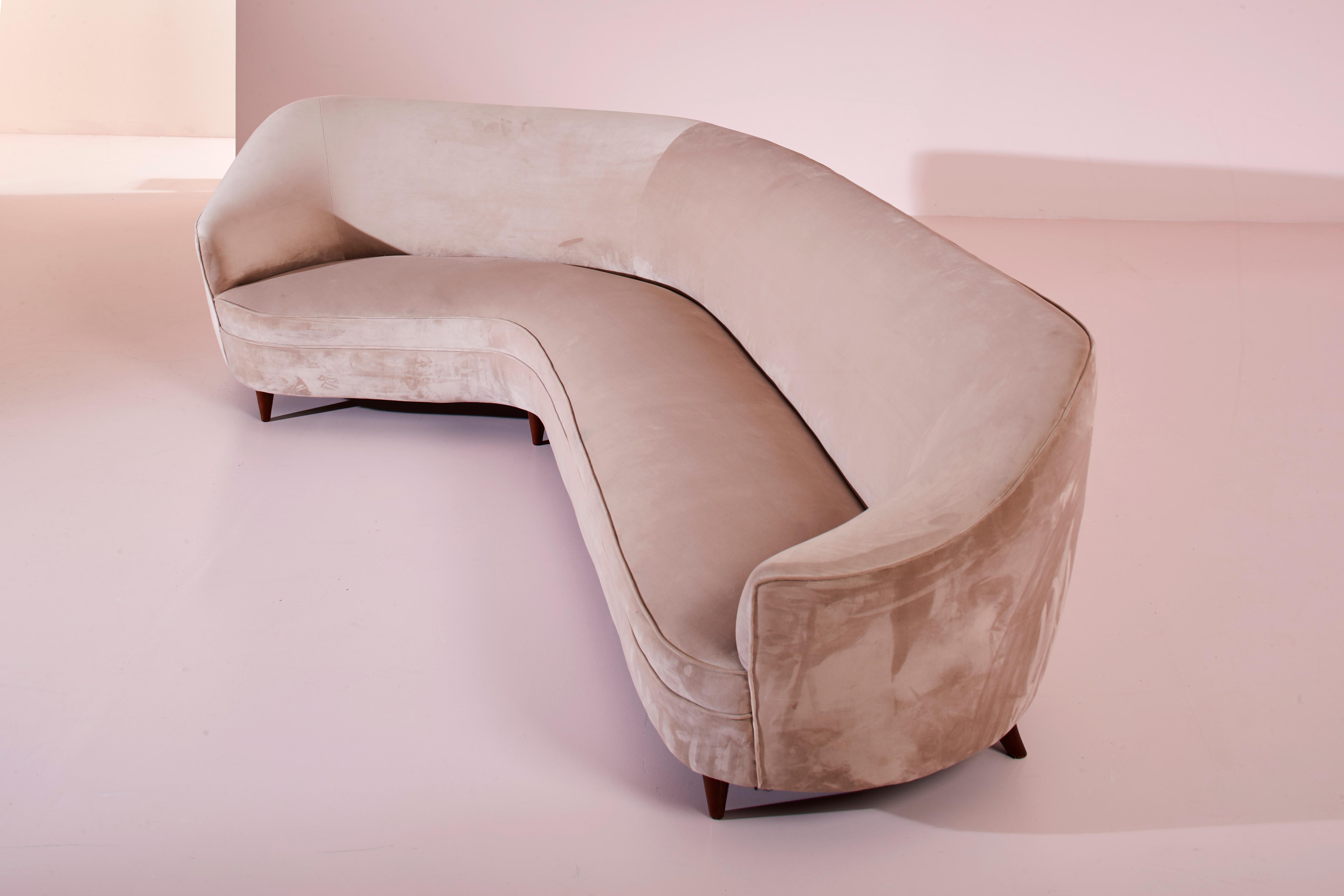 Mid-Century Modern Gio Ponti curved sofa by Casa e Giardino, Italy, 1940s For Sale