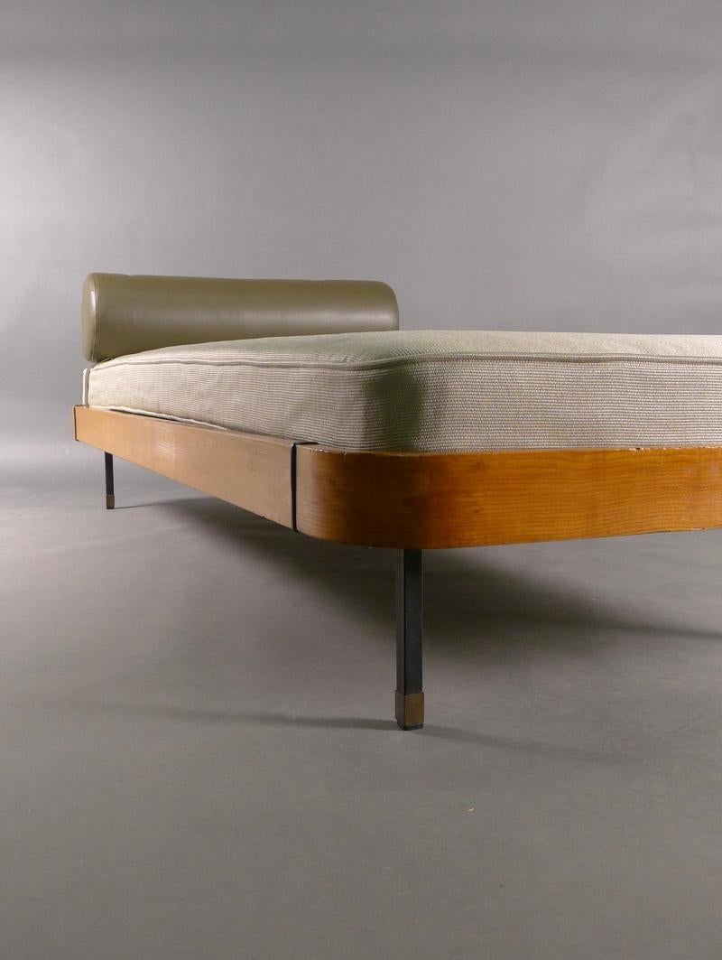 Gio Ponti daybed for Italbed, 1960s, solid and plywood ash frame 2