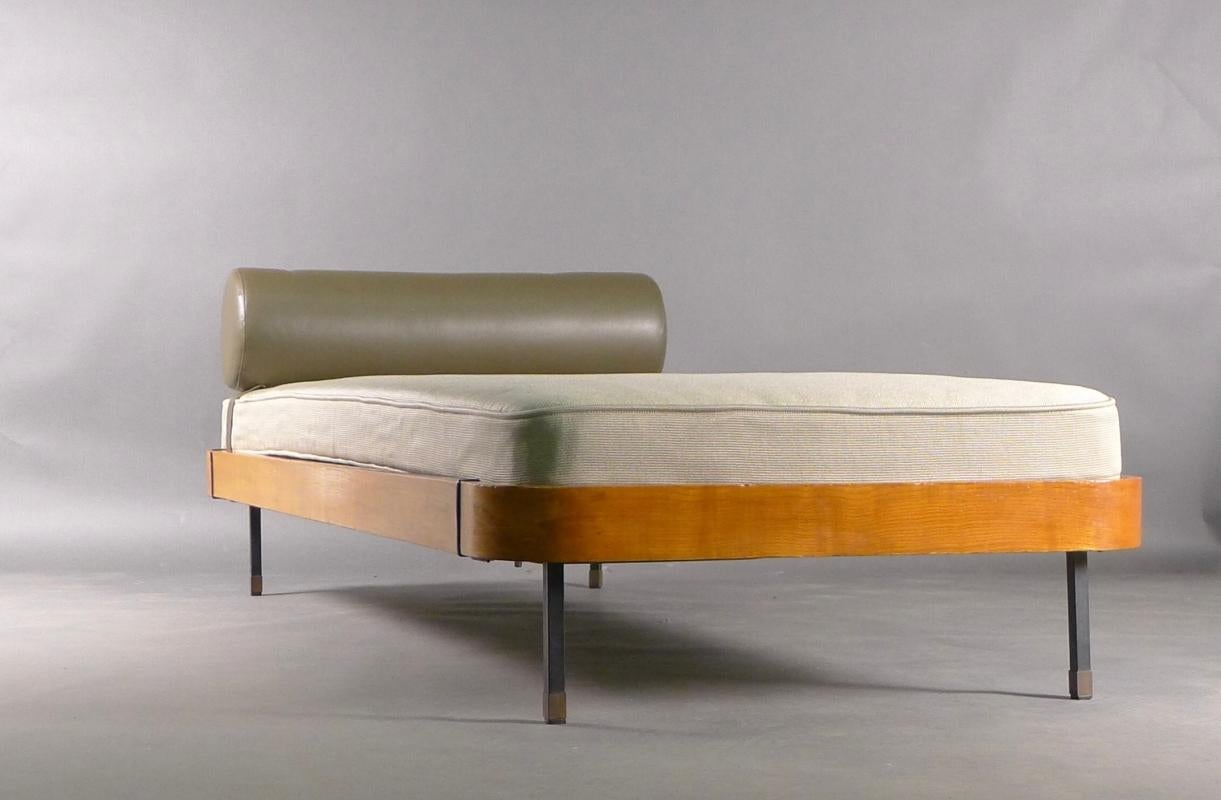 Gio Ponti daybed for Italbed, 1960s, solid and plywood ash frame 3
