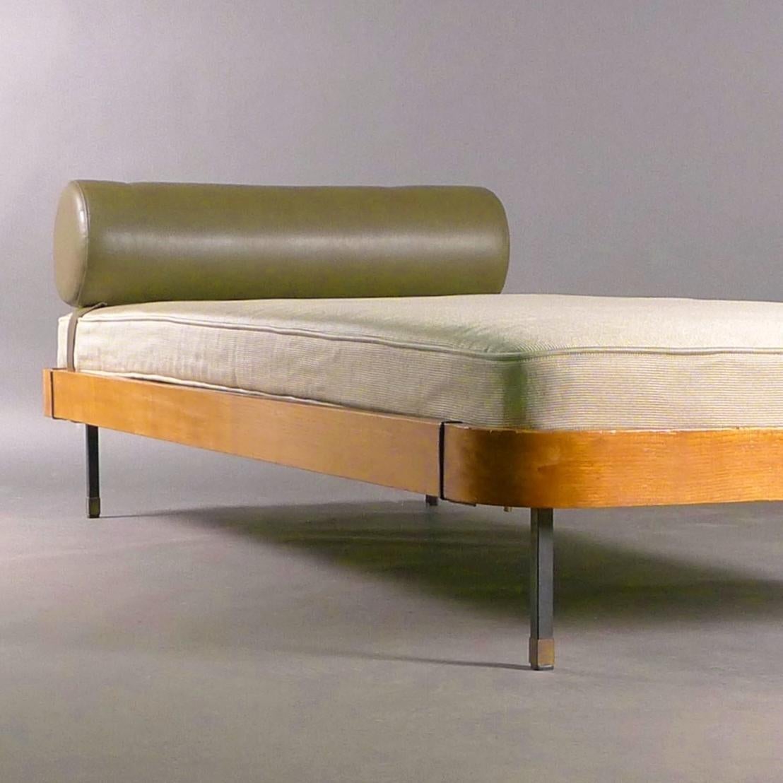 Gio Ponti daybed for Italbed, 1960s, solid and plywood ash frame 5