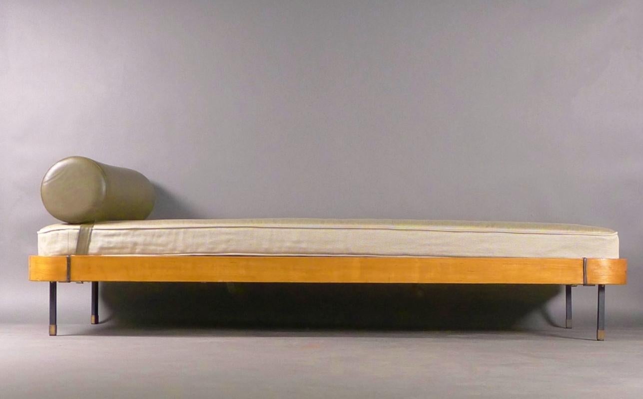 Gio Ponti daybed for Italbed, 1960s, solid and plywood ash frame In Good Condition In Wargrave, Berkshire