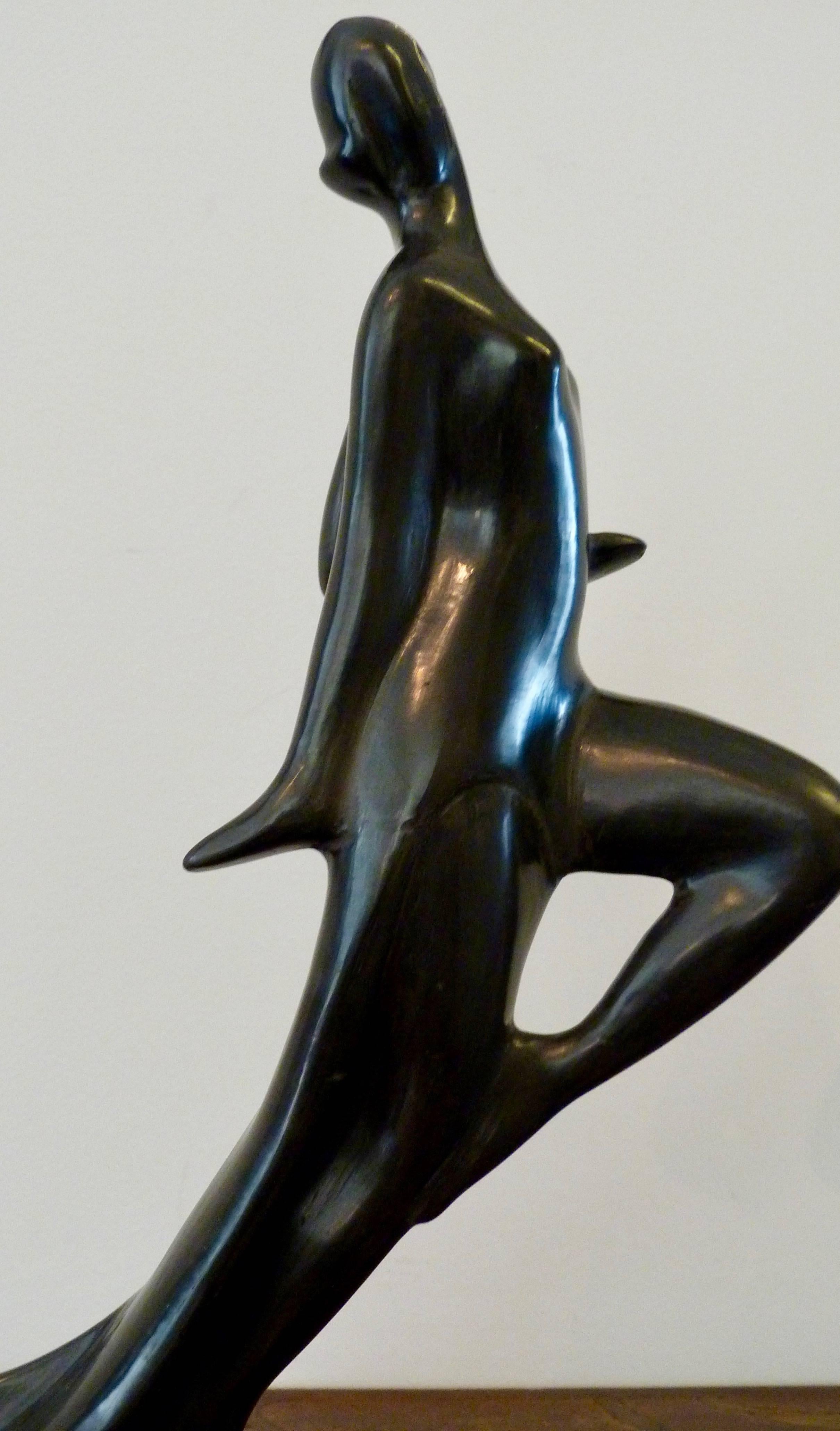 Céramique Sculpture d'un Nu Féminin de Bucchero 