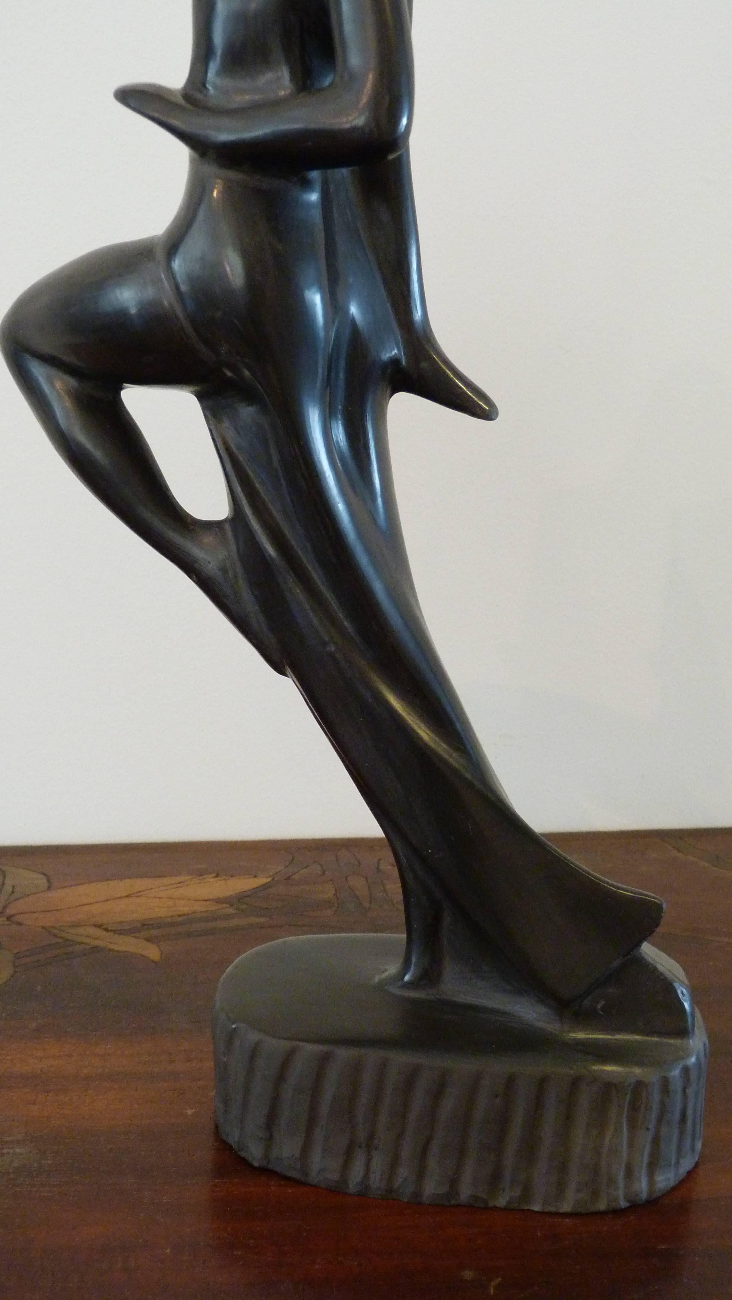 Sculpture d'un Nu Féminin de Bucchero 
