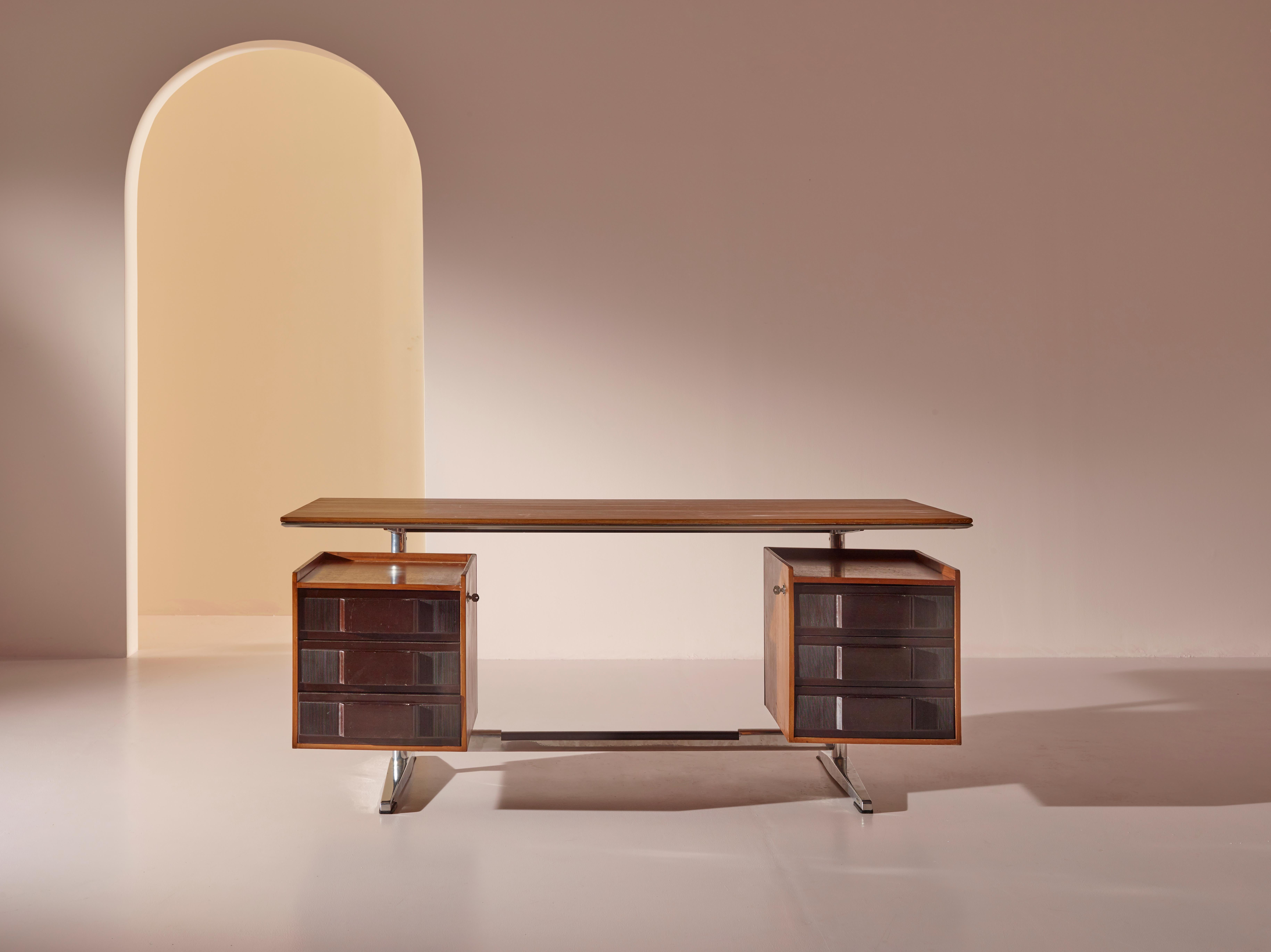 This writing desk, designed by renowned architect Gio Ponti in 1956, was specifically created for the Pirelli tower offices. The desk's dimensions are H. 75.5 x 170 x 75.5 cm, offering a spacious and functional work surface.

Manufactured by Rima,