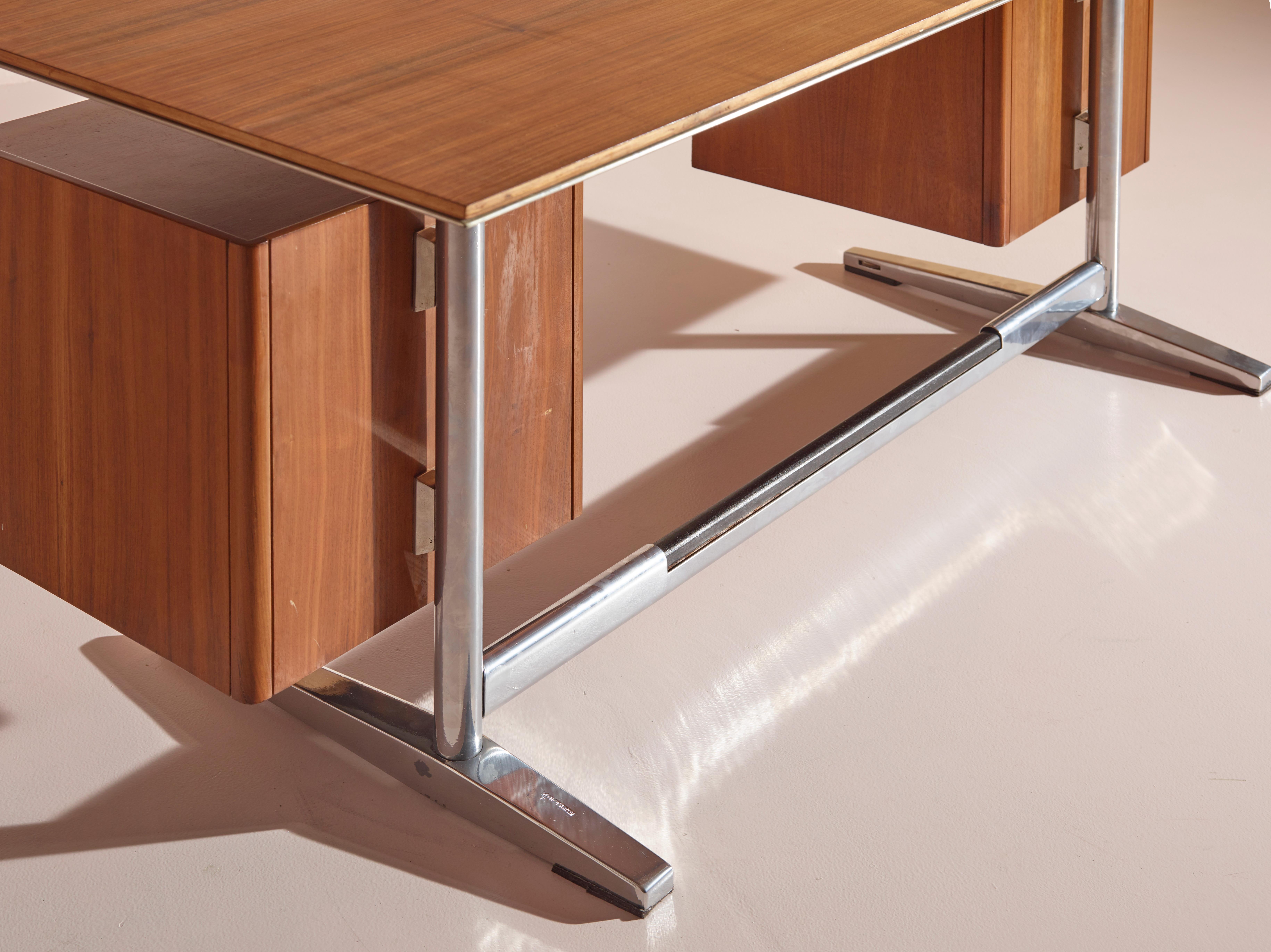 Mid-Century Modern Gio Ponti Desk for RIMA Made in Walnut, Chromed Steel and Plastic. Italy, 1950s For Sale