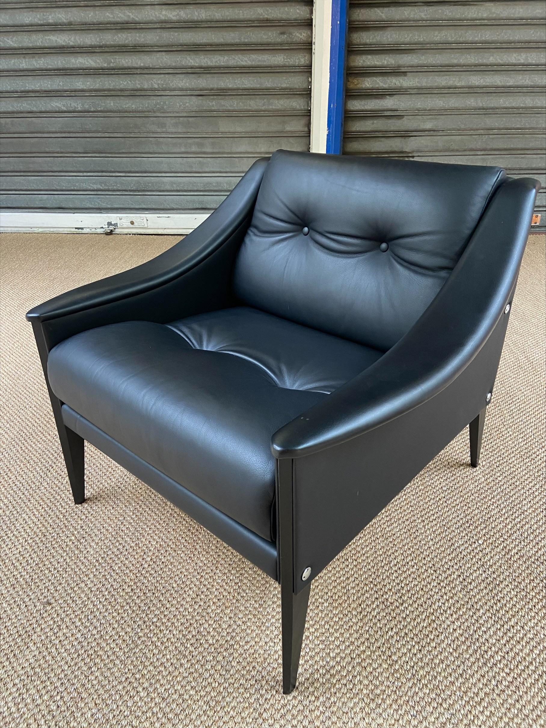 Gio Ponti - Dezza armchair - Poltrona Frau Edition - 1965

Black leather

L81xH73xP78.