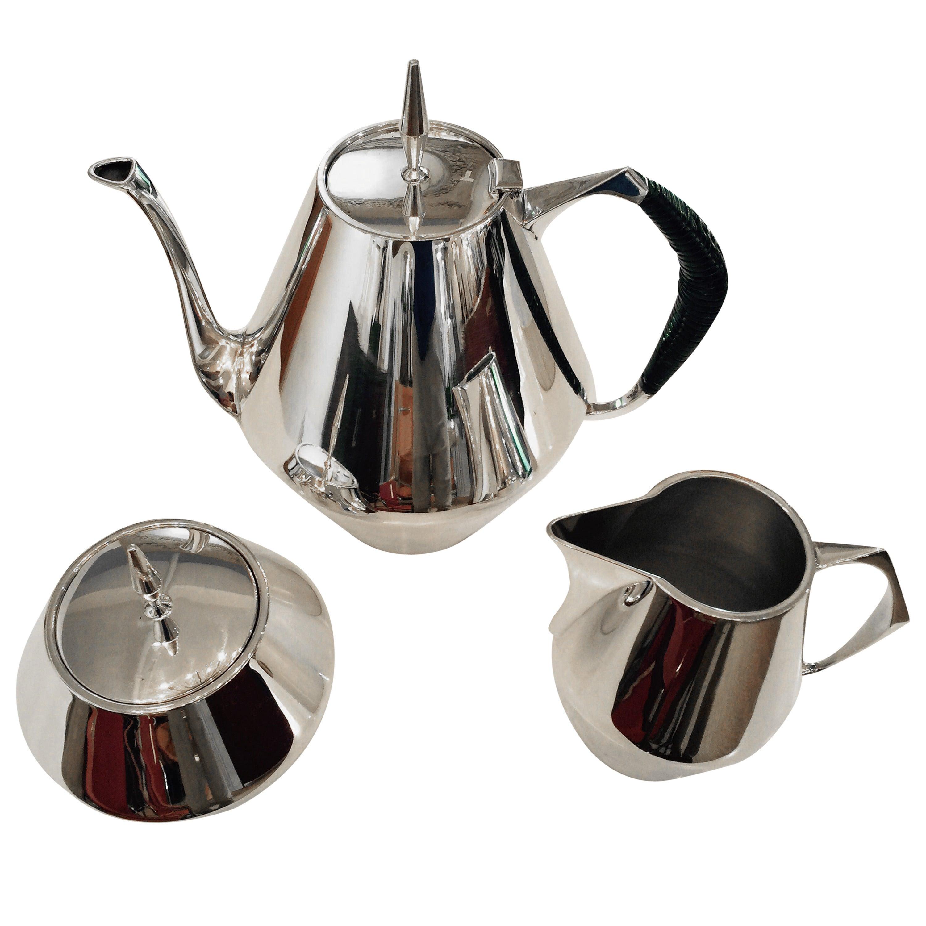 Three-piece Tea serving set in sterling silver designed by Gio Ponti for Reed & Barton in the Diamond pattern. USA, circa 1950. 

Includes a tea pot, creamer and sugar jar. Tea pot and sugar jar are lidded. Tea pot features black cane-covered
