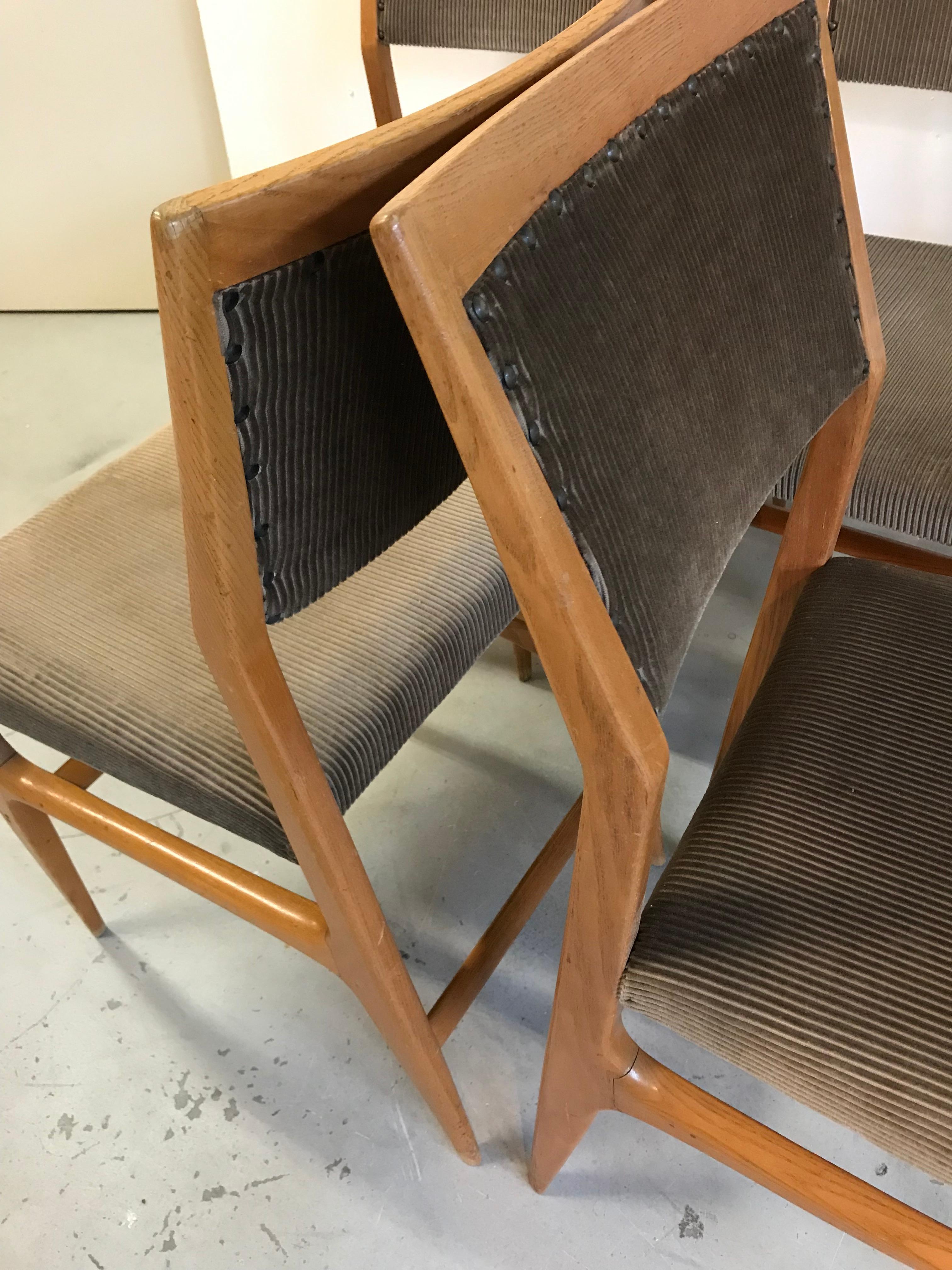 Gio Ponti Esszimmerstühle (Holz) im Angebot