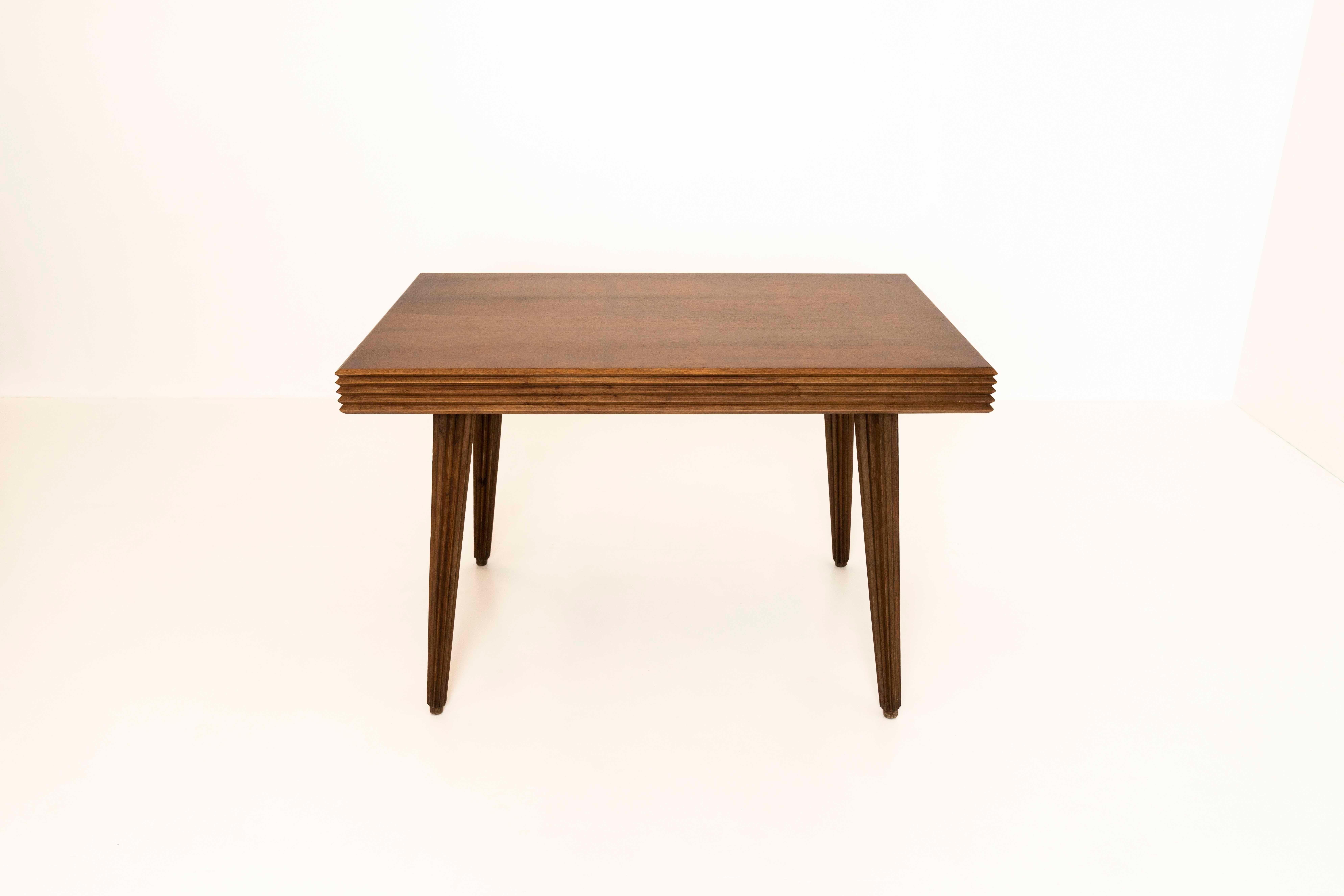 Mid-Century Modern Gio Ponti Dining Table in Veneered Walnut, Italy 1940s For Sale