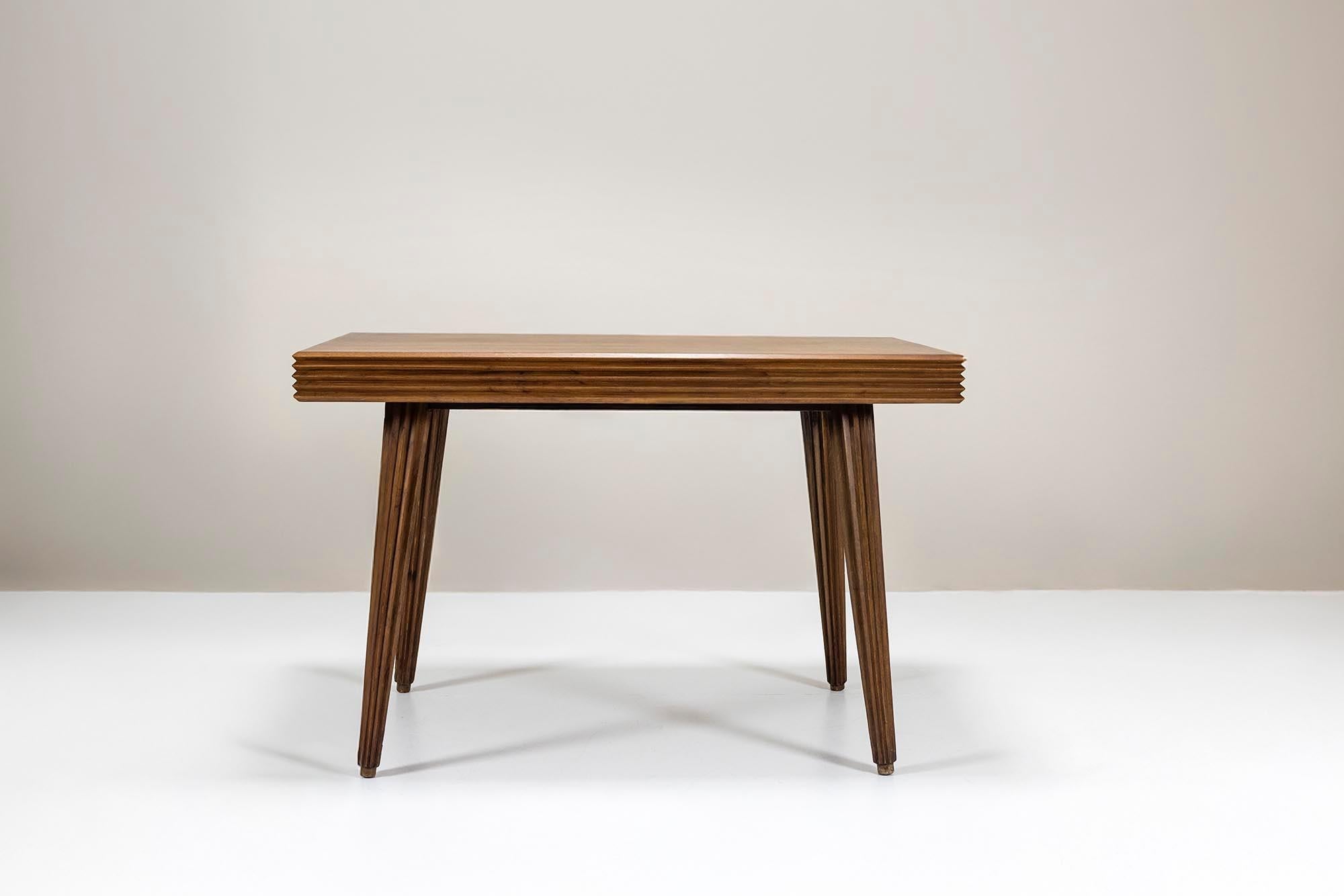 Mid-20th Century Gio Ponti Dining Table in Veneered Walnut, Italy 1940s For Sale