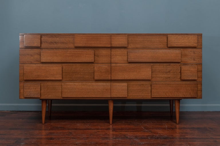 Gio Ponti design double dresser for Singer & Sons N.Y. Model 2161. Rare and iconic dresser by one of masters of Italian Mid-Century design incorporating only the highest quality construction, design and materials. Newly refinished featuring eight