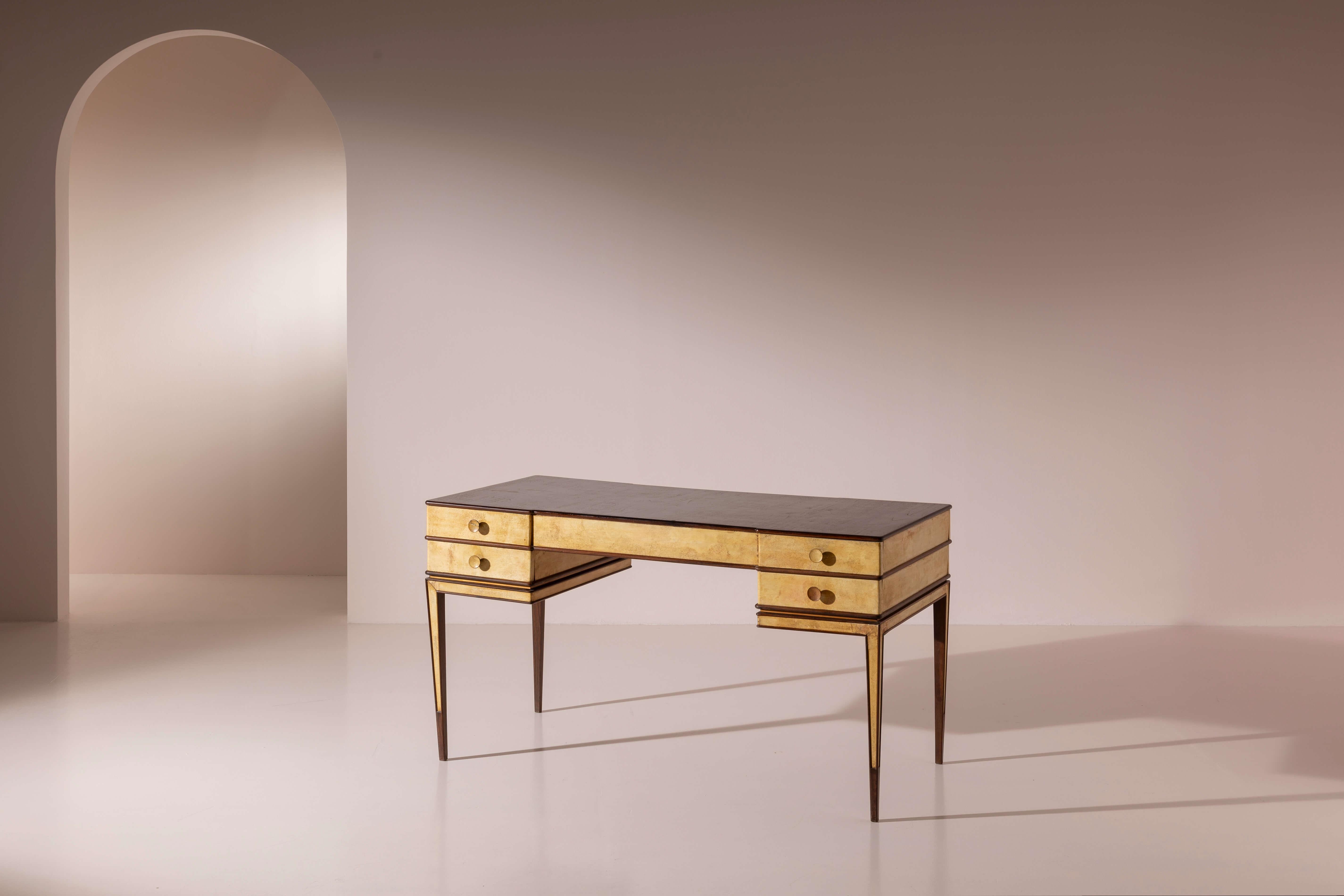 An unique and elegant Gio design by Gio Ponti, Italian manufacture, 1930s

Gracefully elevated on geometric and extremely slender legs, this desk designed by Gio Ponti stands out for its refined combination of two materials that harmonize in a