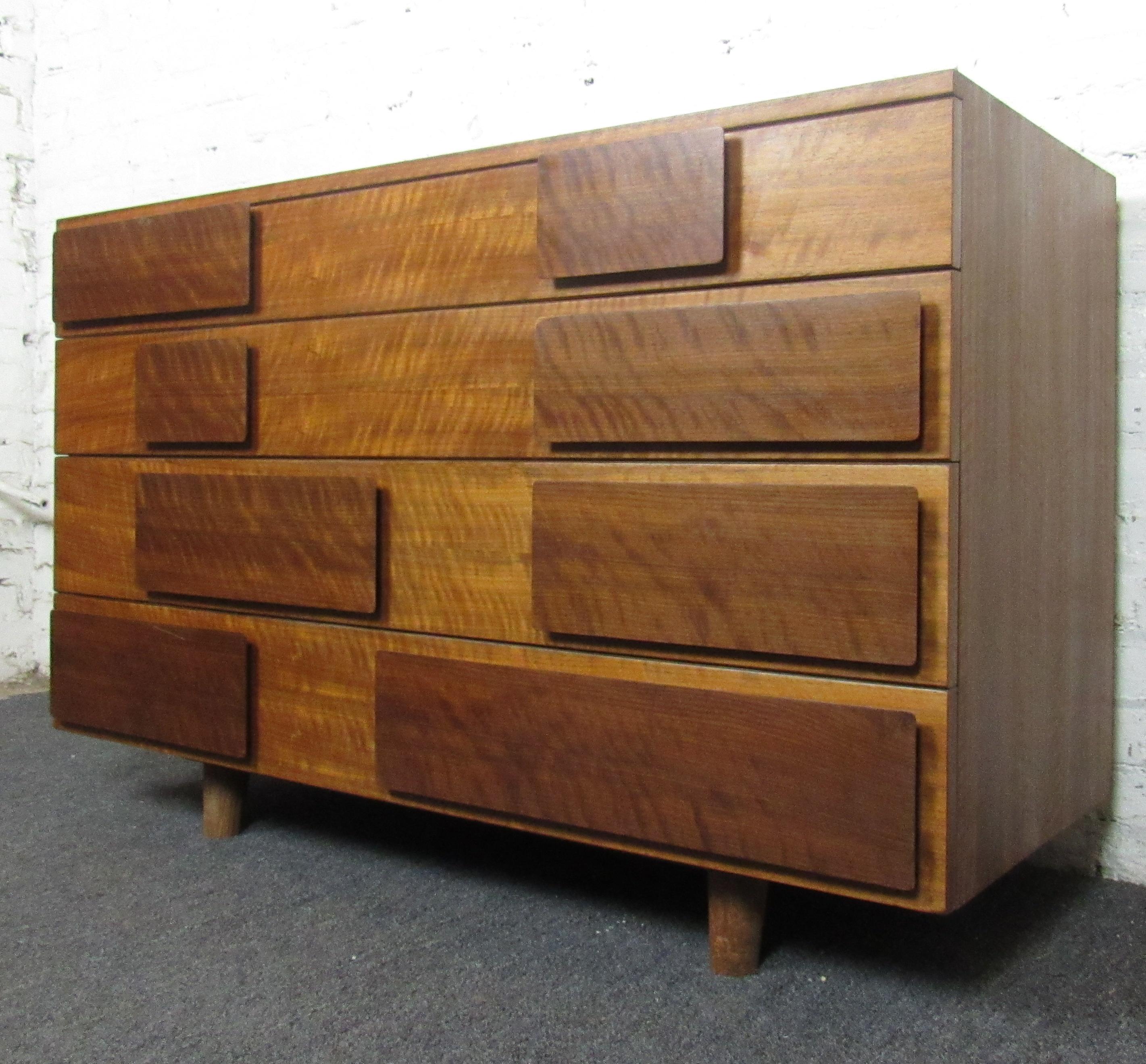 Mid-Century Modern dresser with geometric designed front. Beautifully grained with four wide drawers and tapered legs.
Location: Brooklyn NY.