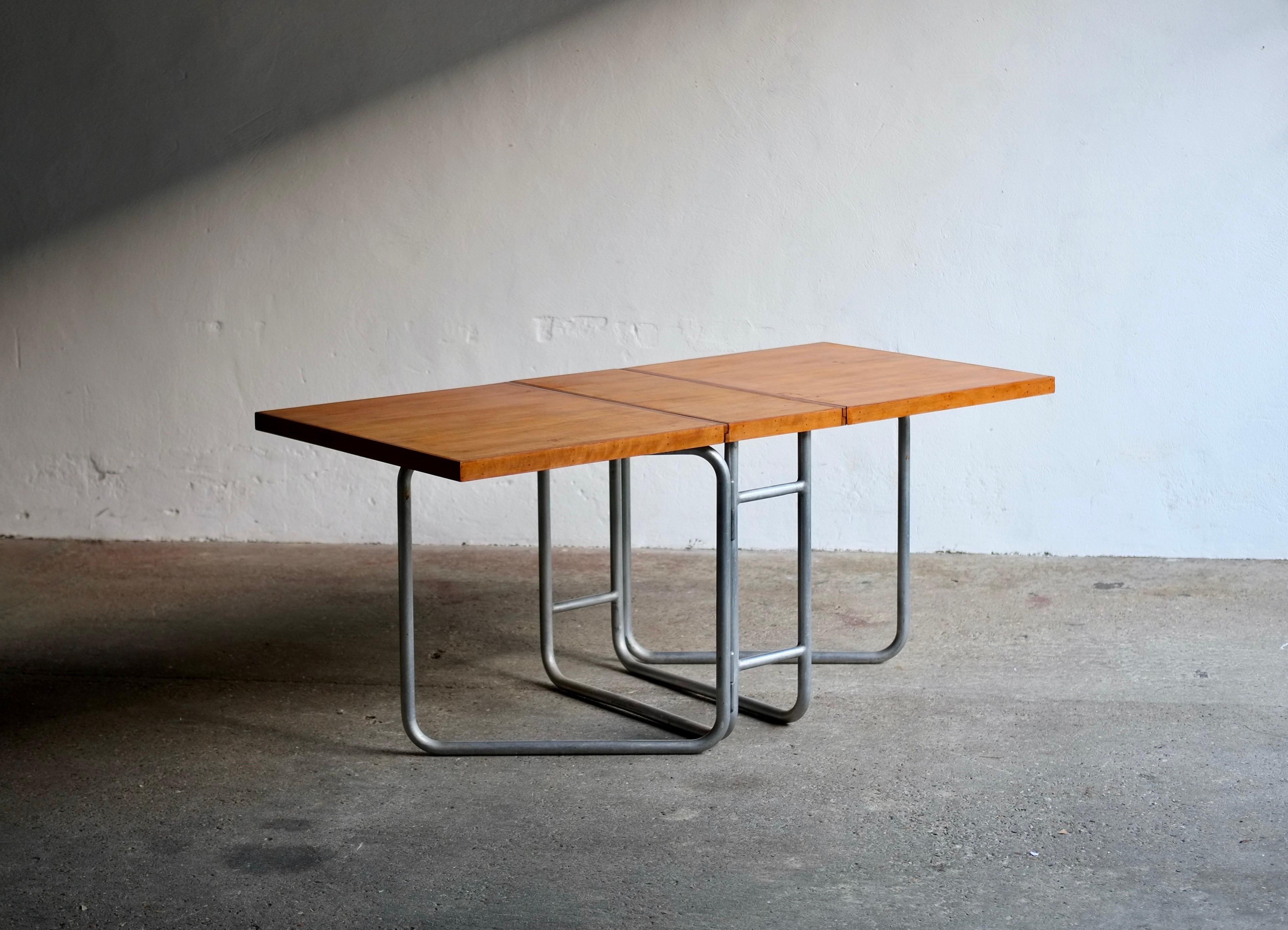 A Folding service table designed by Gil Ponti for the villa 