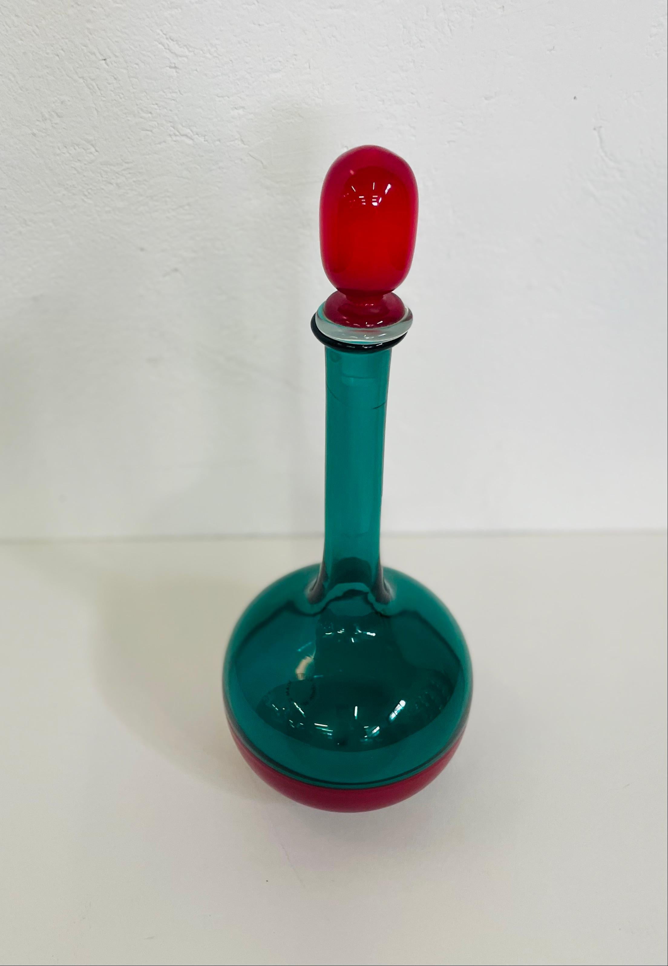 Gio Ponti e Venini, bottiglia modello Morandiana, 1990. (Moderne der Mitte des Jahrhunderts) im Angebot