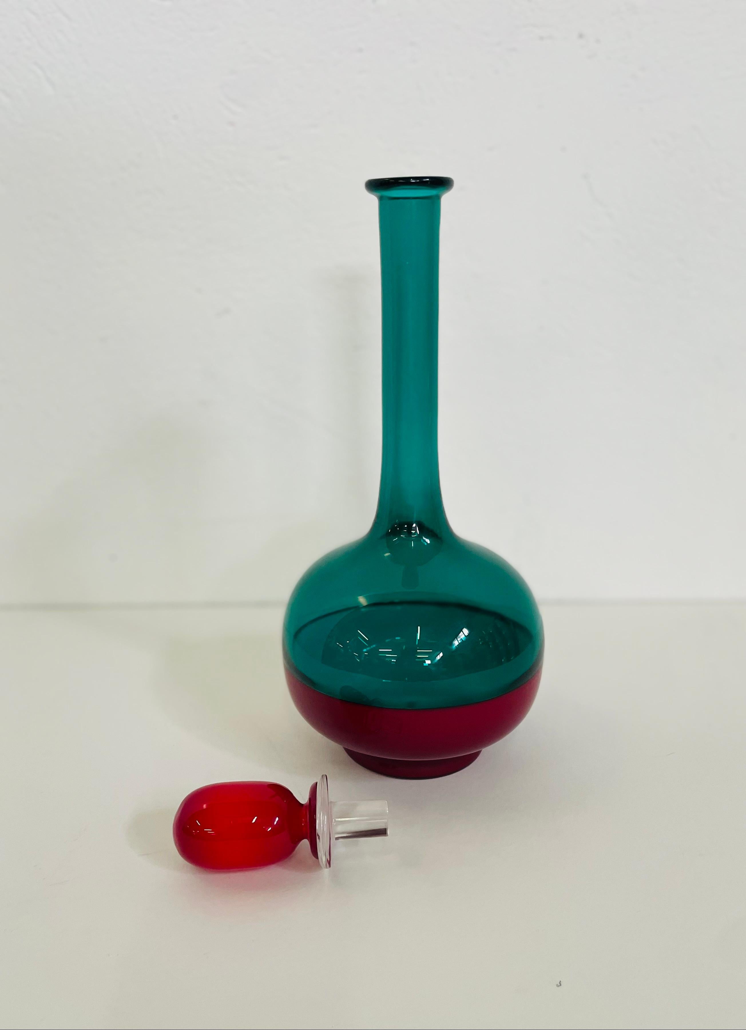 Gio Ponti e Venini, bottiglia modello Morandiana, 1990. (Glas) im Angebot