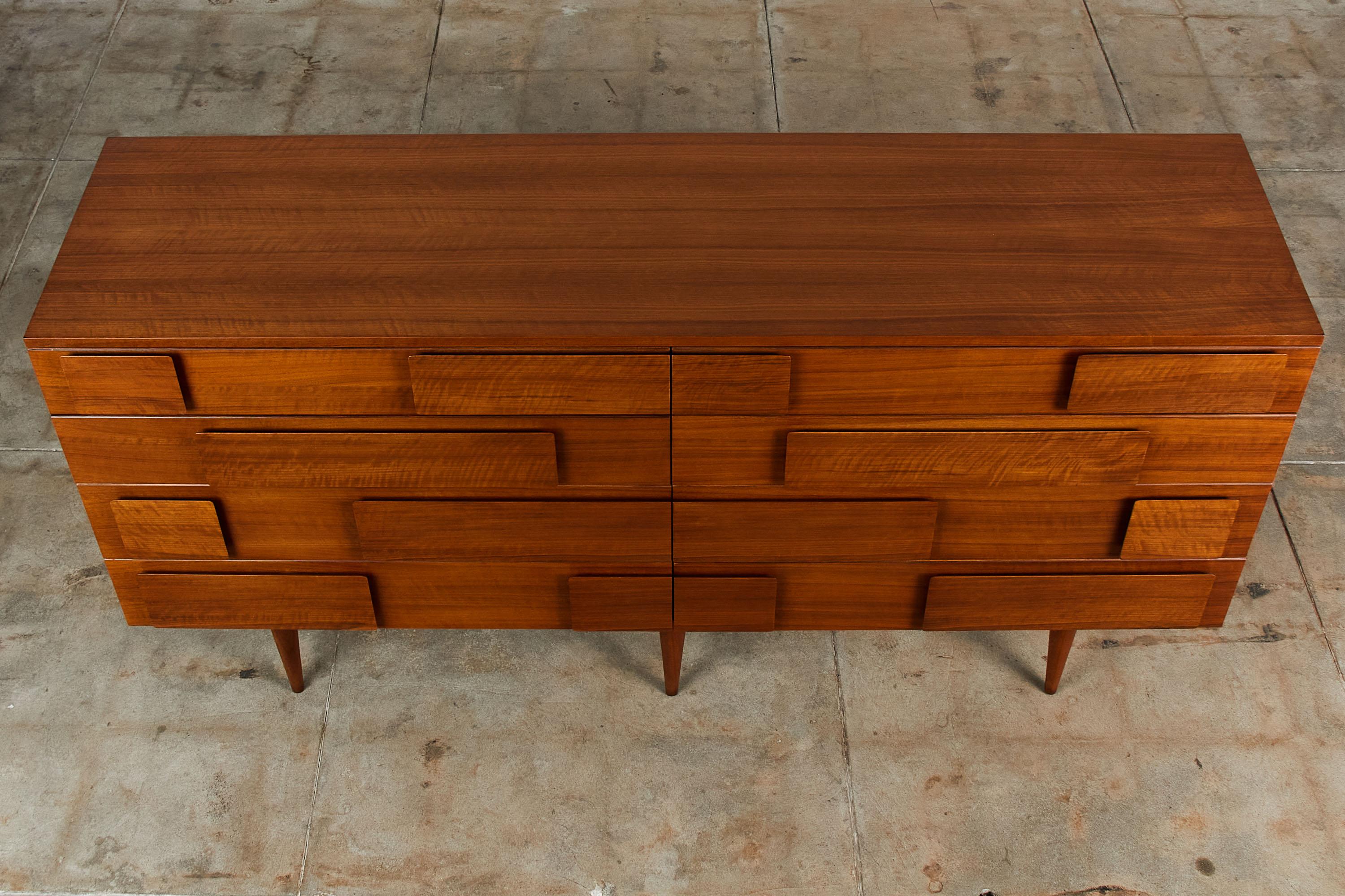 Gio Ponti Eight Drawer Dresser for Singer & Sons In Excellent Condition In Los Angeles, CA