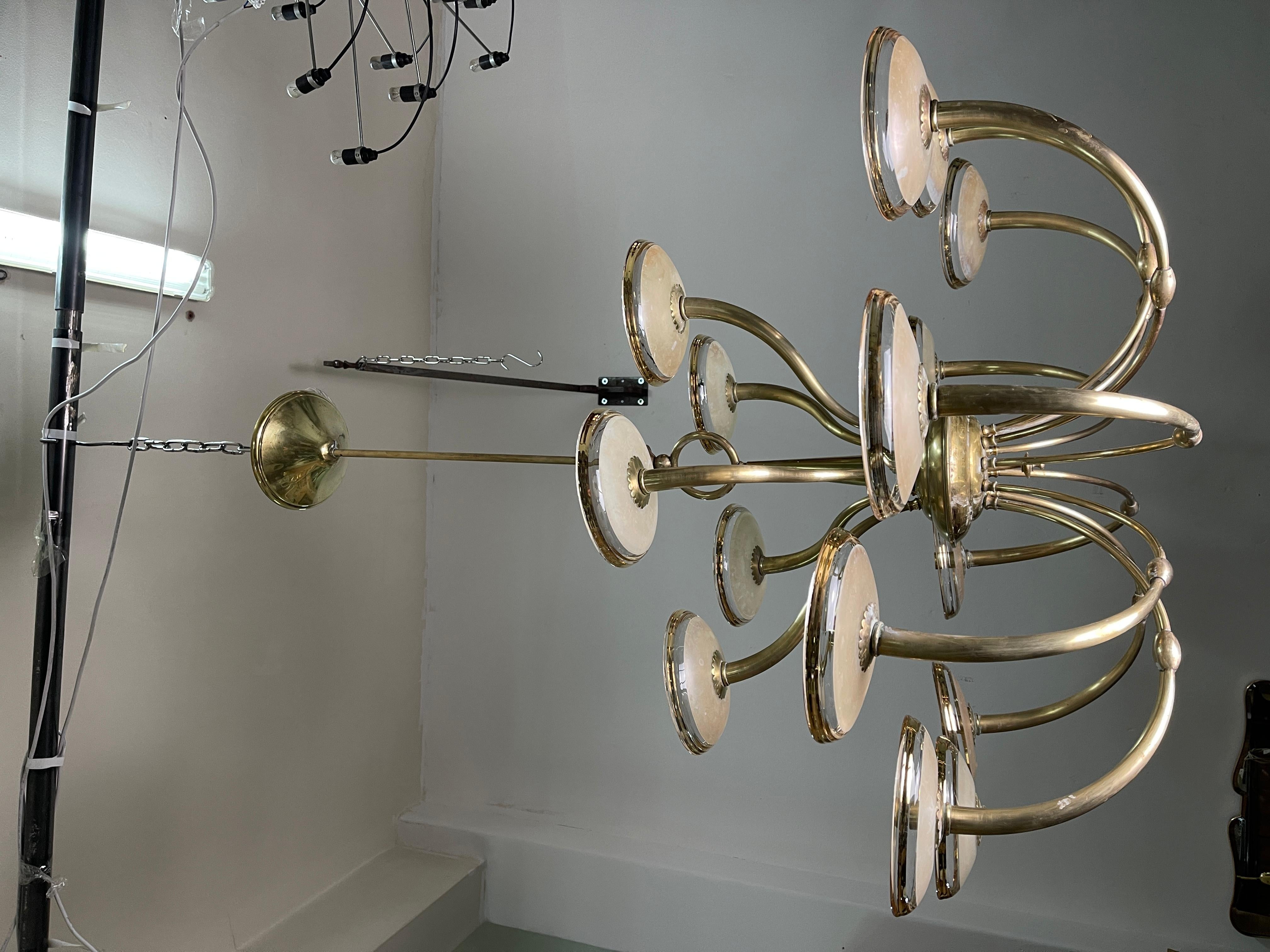 Brass chandelier 15 lights Italian production of the 1930s attributable to the designers Gio Ponti and Emilio Lancia.