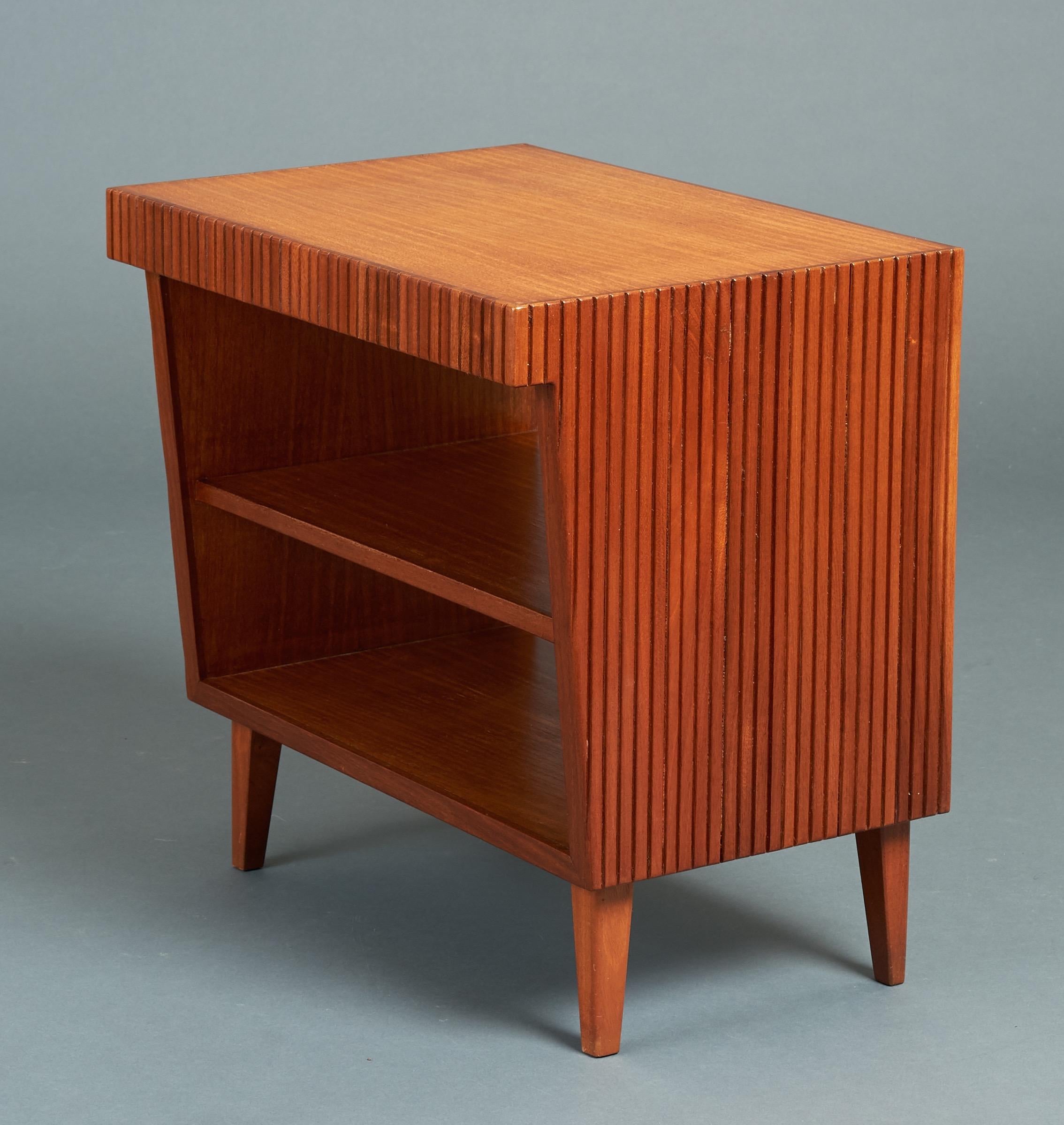 Gio Ponti, End Table with Bookshelves in Reeded Mahogany, Desk Set, Italy, 1950s (Italienisch)
