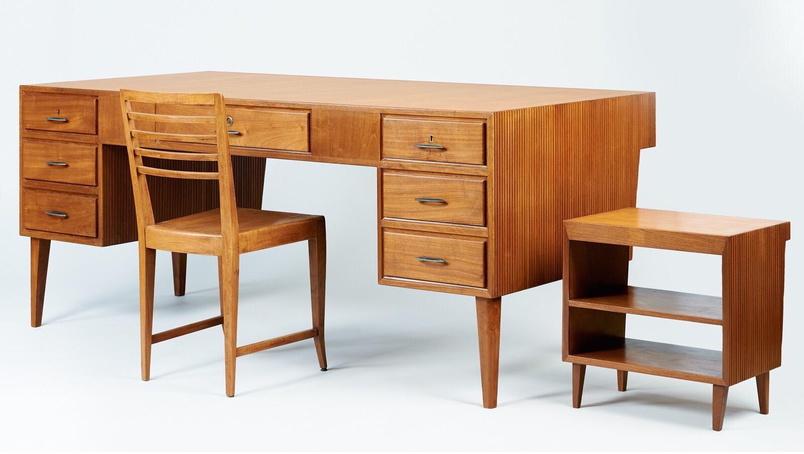 Gio Ponti, End Table with Bookshelves in Reeded Mahogany, Desk Set, Italy, 1950s im Zustand „Gut“ in New York, NY