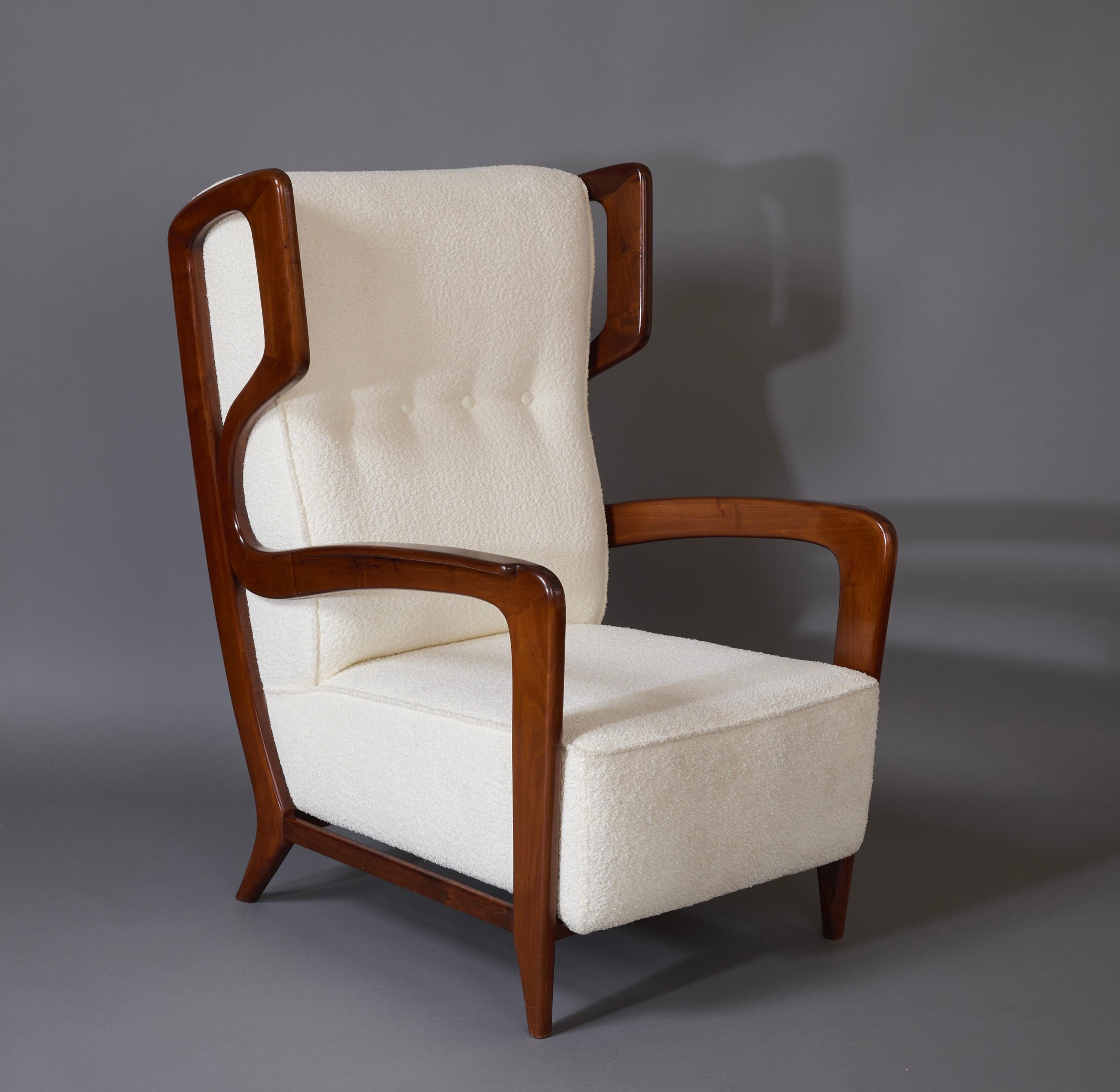Gio Ponti, Exceptional Pair of Rare Wingback Armchairs in Walnut, Italy, 1940s For Sale 3