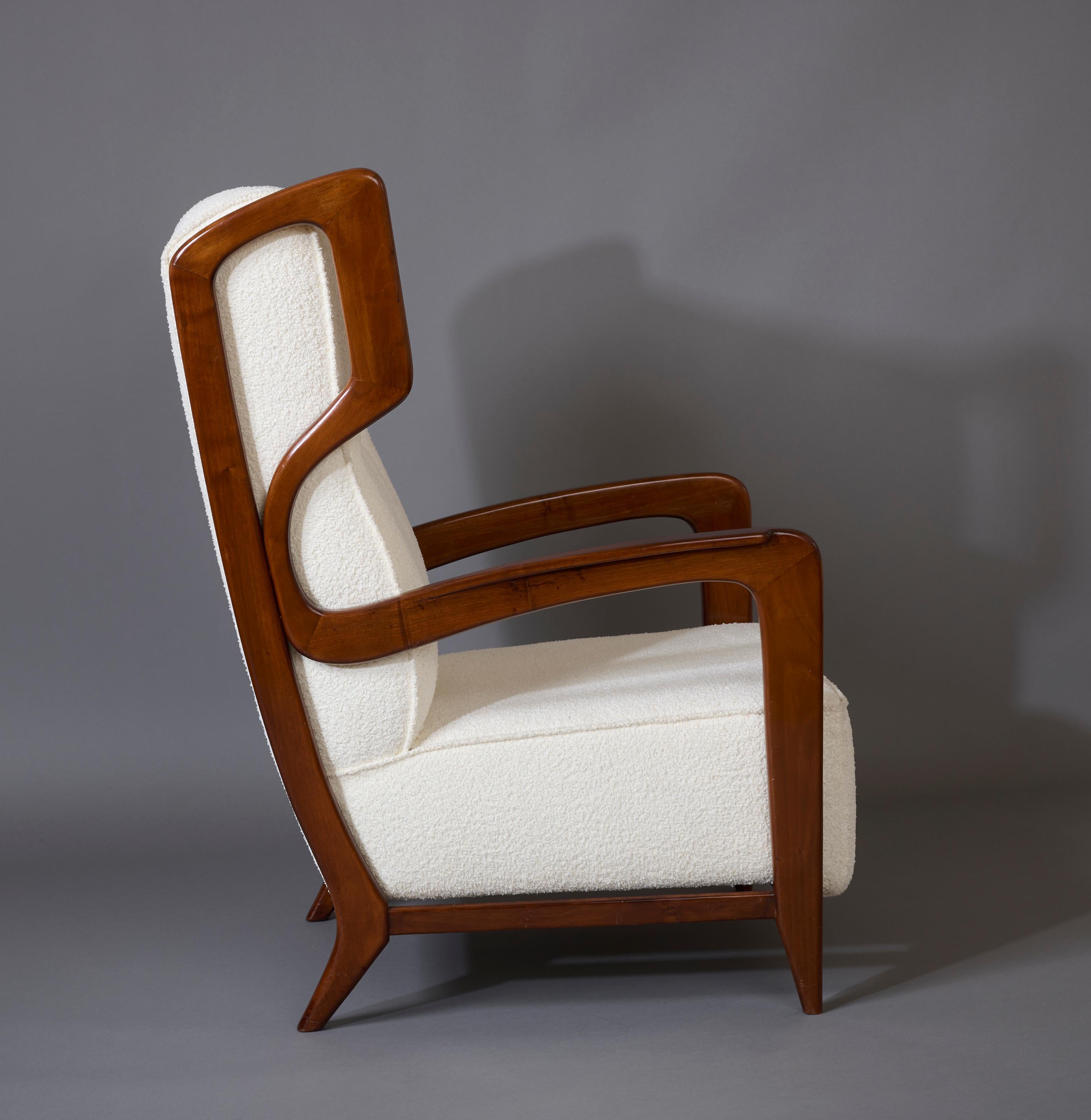 Gio Ponti, Exceptional Pair of Rare Wingback Armchairs in Walnut, Italy, 1940s For Sale 5