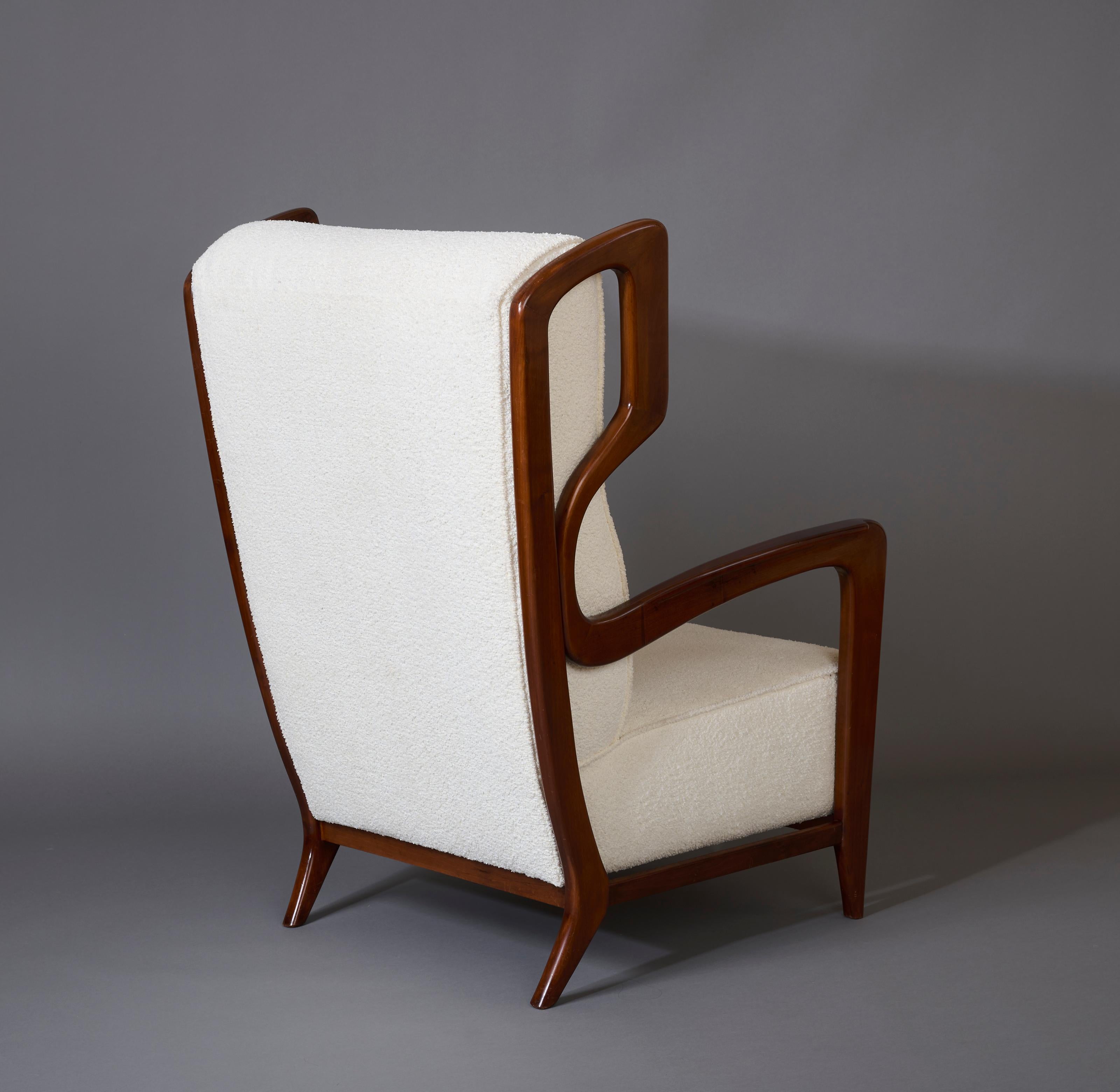 Gio Ponti, Exceptional Pair of Rare Wingback Armchairs in Walnut, Italy, 1940s For Sale 6