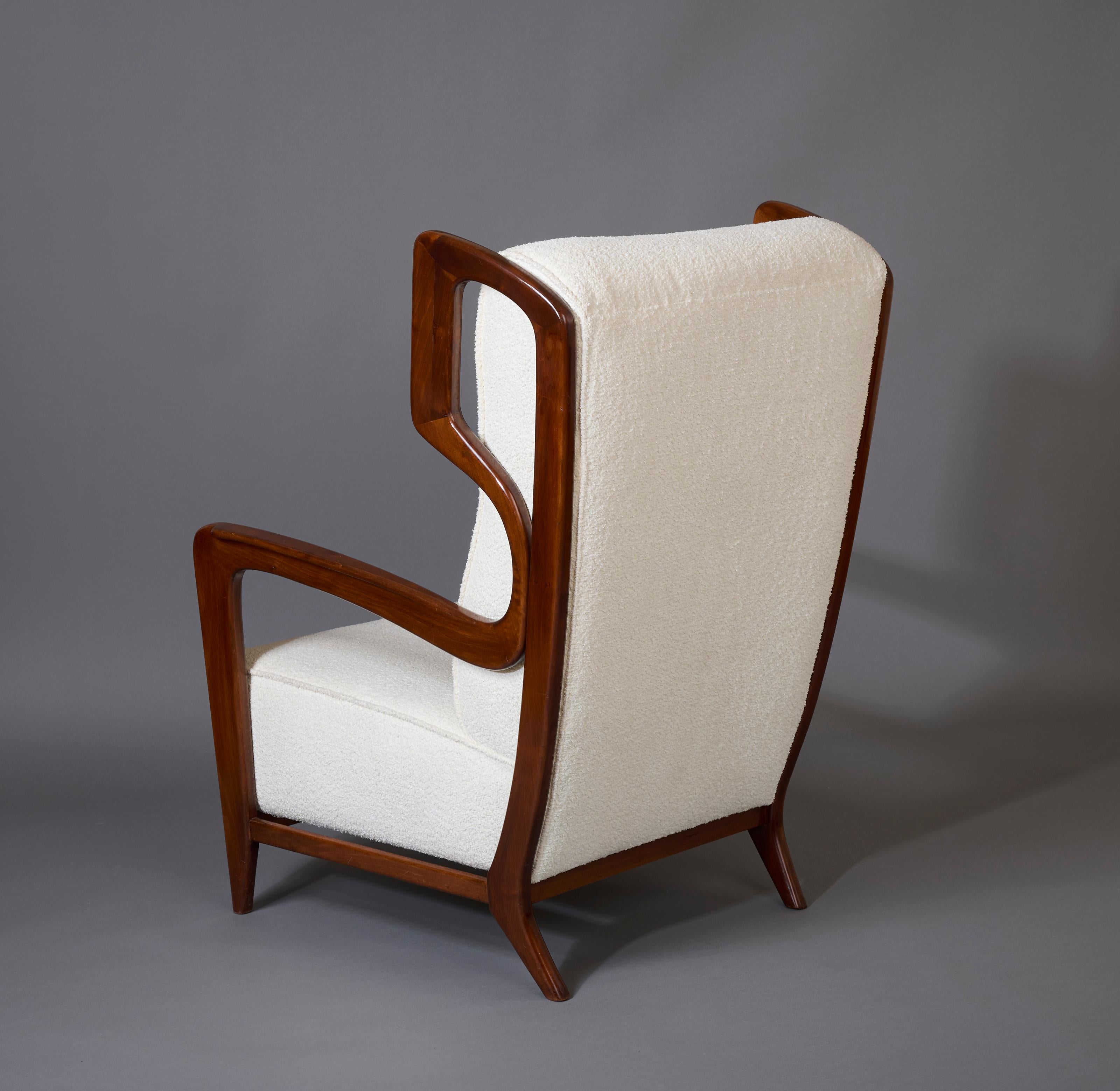 Gio Ponti, Exceptional Pair of Rare Wingback Armchairs in Walnut, Italy, 1940s For Sale 7