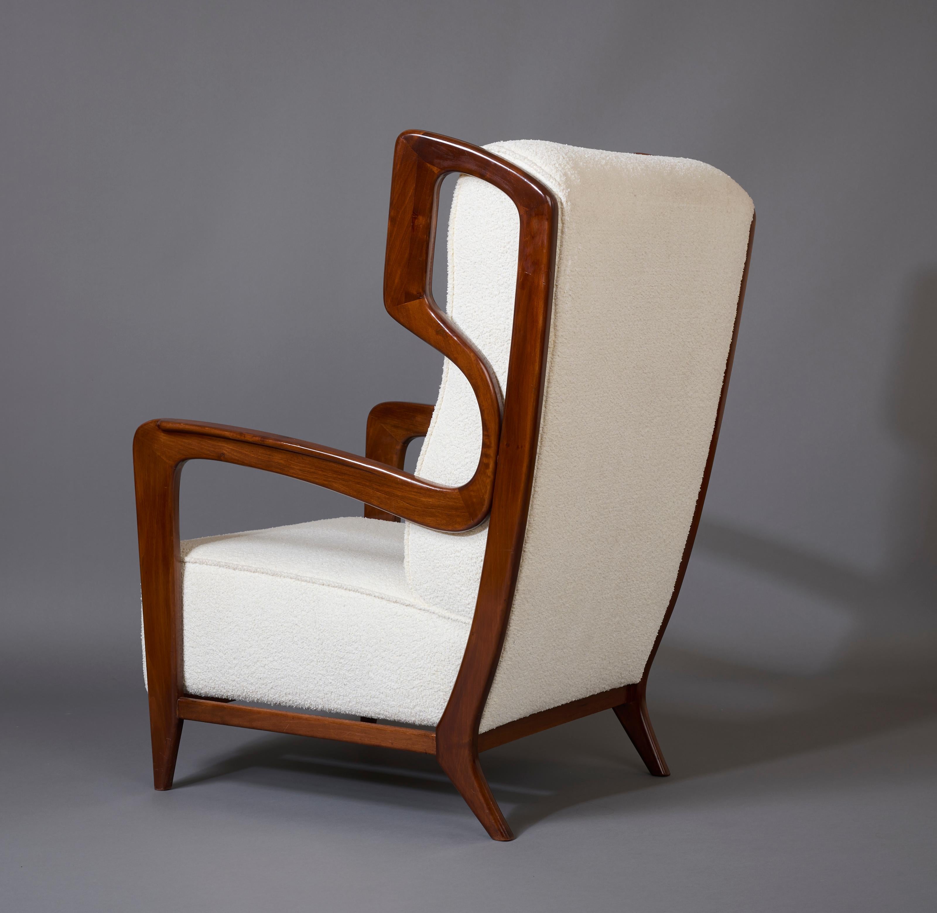 Gio Ponti, Exceptional Pair of Rare Wingback Armchairs in Walnut, Italy, 1940s For Sale 8