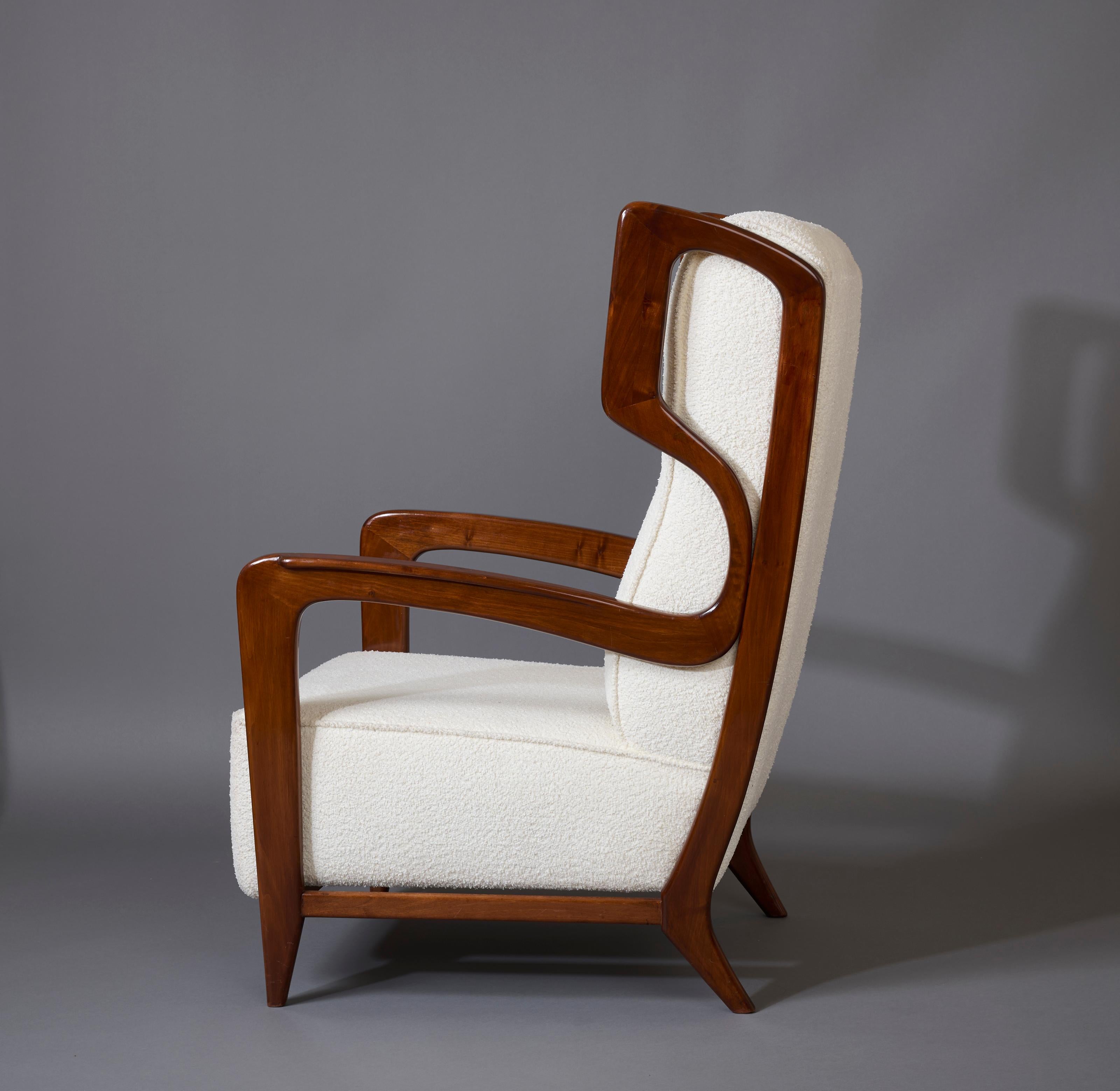 Gio Ponti, Exceptional Pair of Rare Wingback Armchairs in Walnut, Italy, 1940s For Sale 9
